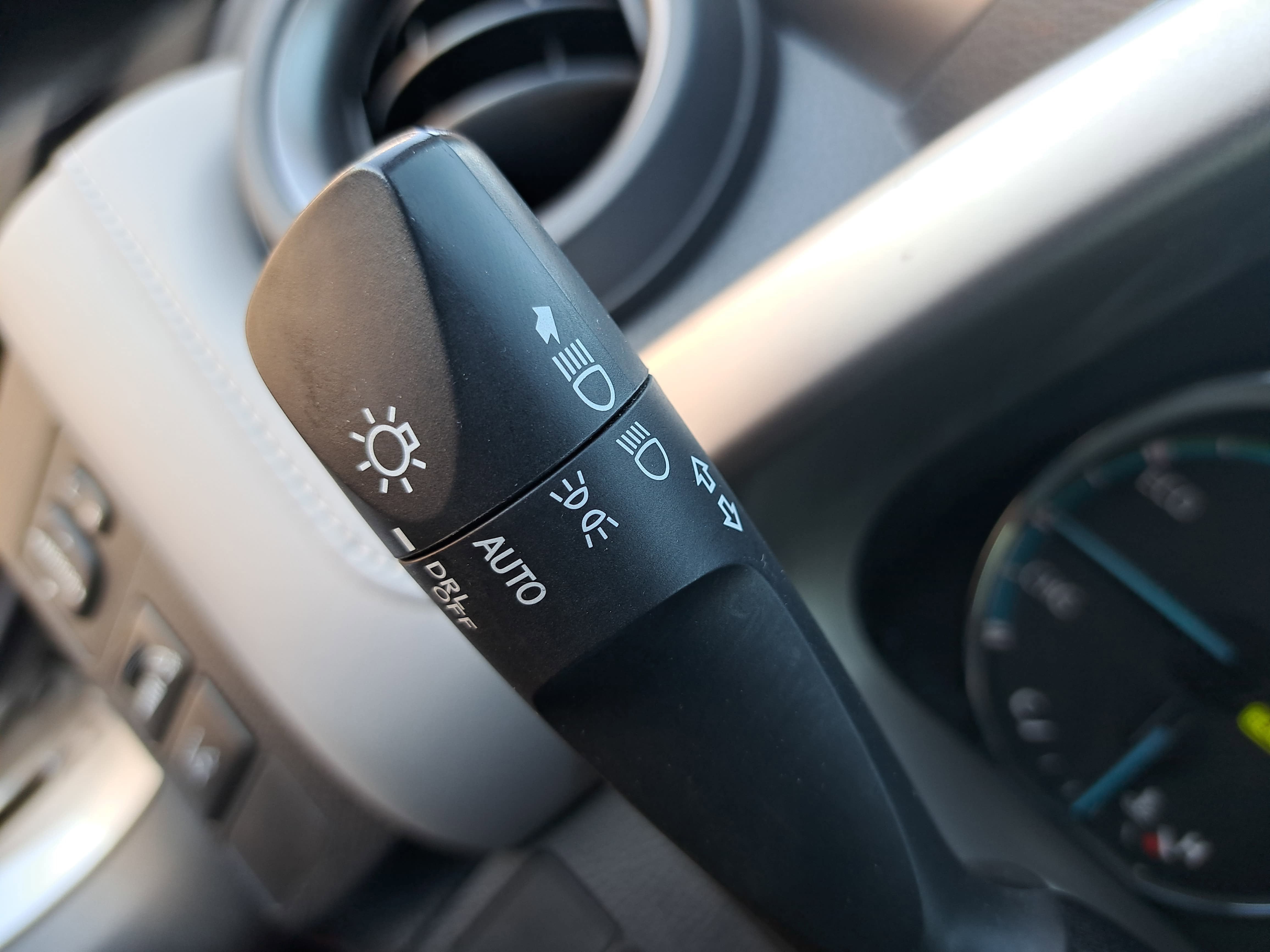 2018 Toyota RAV4 Hybrid LE