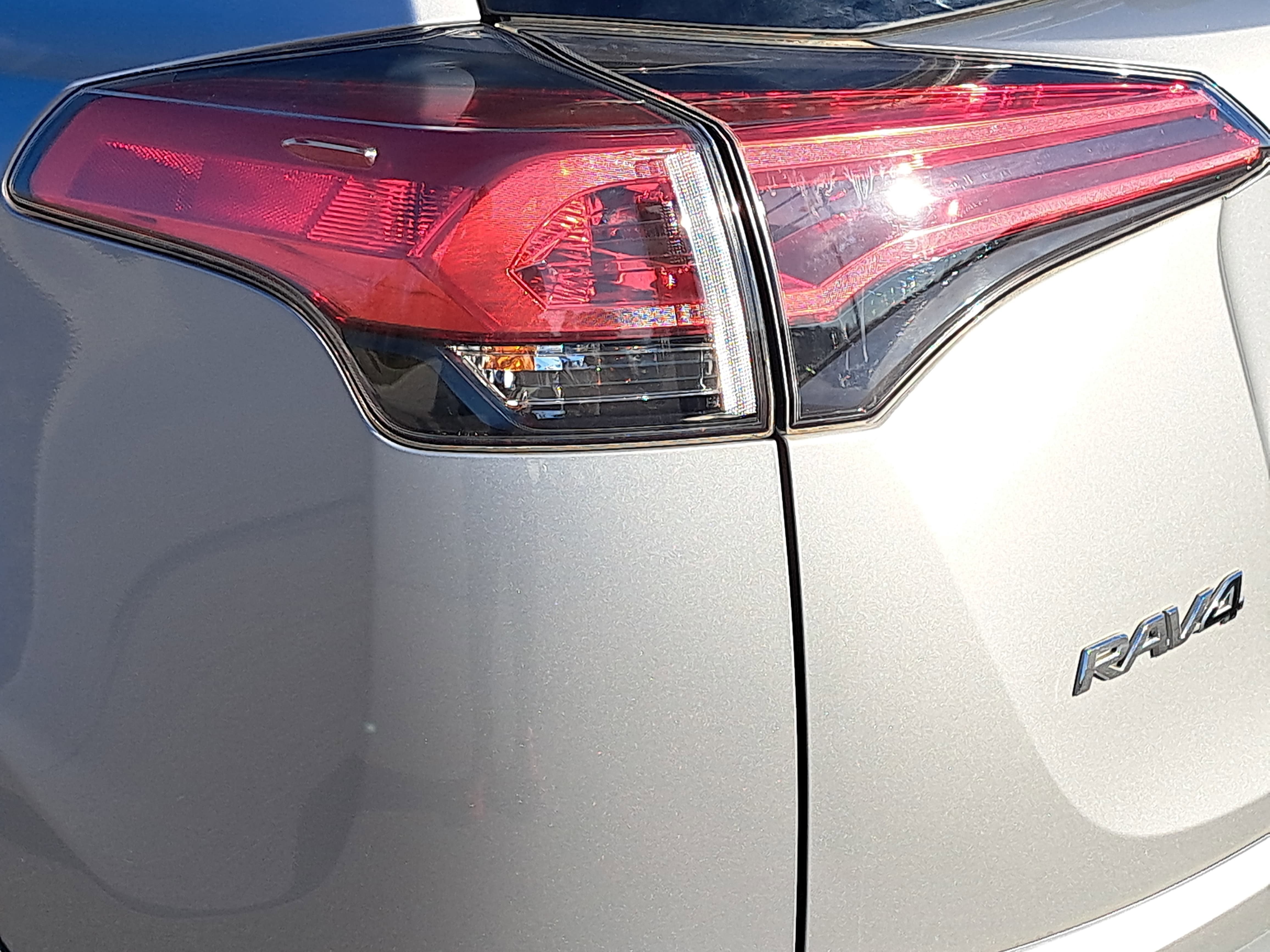 2018 Toyota RAV4 Hybrid LE