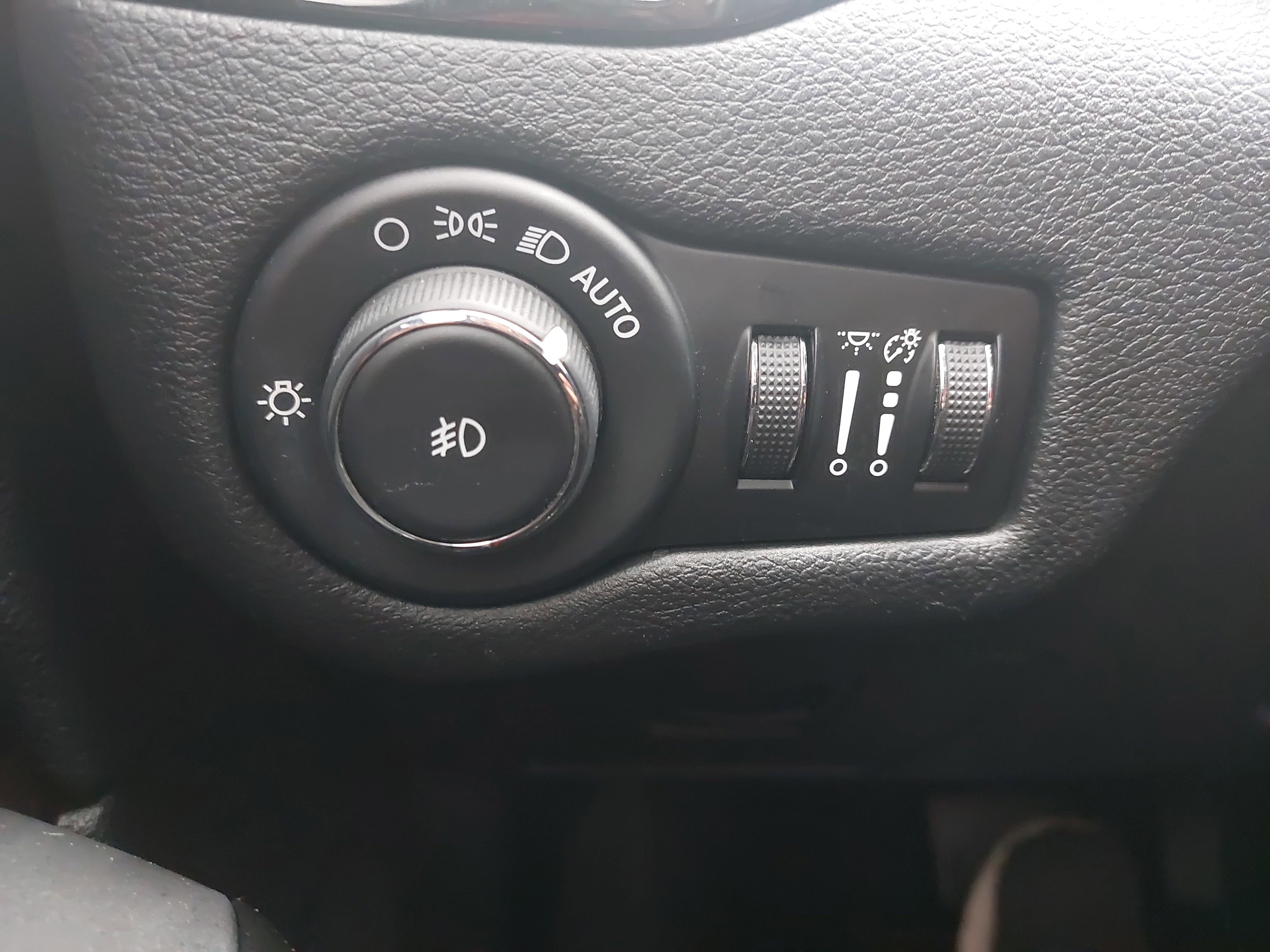 2020 Jeep Cherokee Altitude