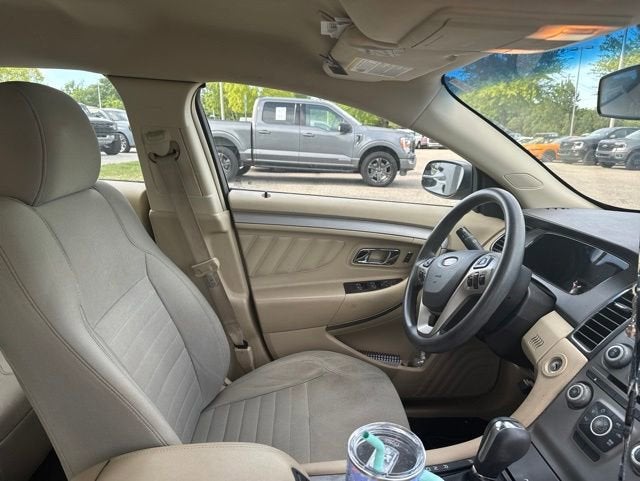 2016 Ford Taurus SE