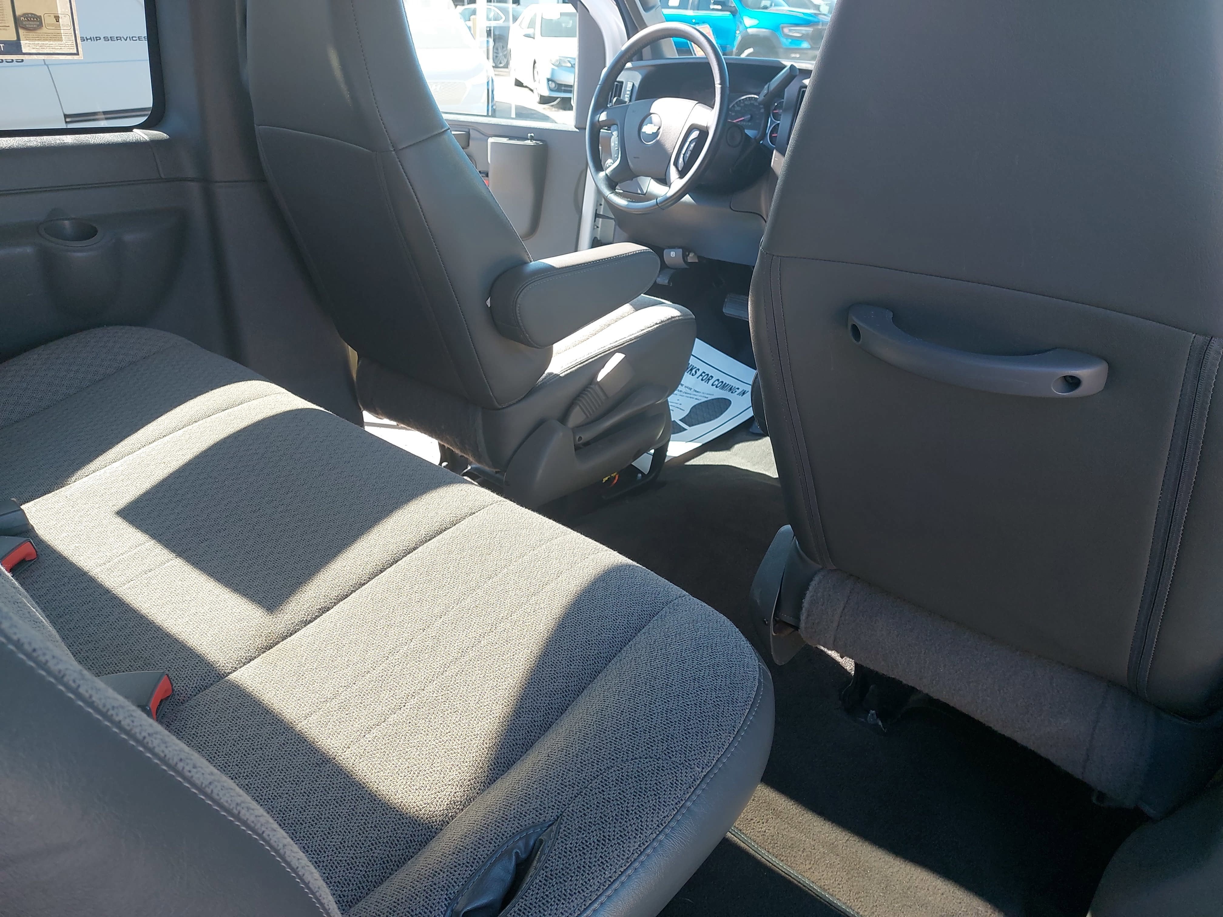 2022 Chevrolet Express Passenger LT