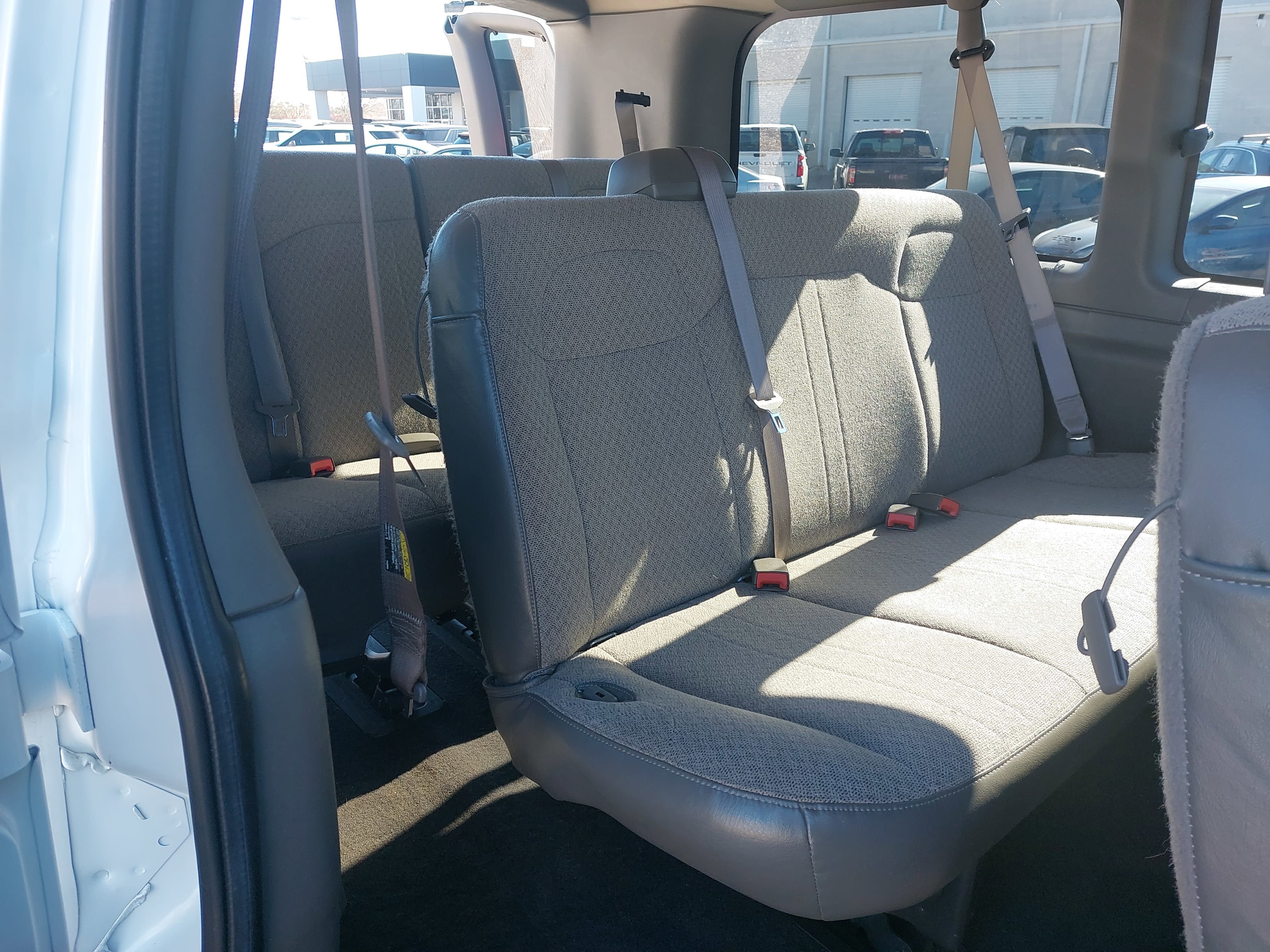 2022 Chevrolet Express Passenger LT