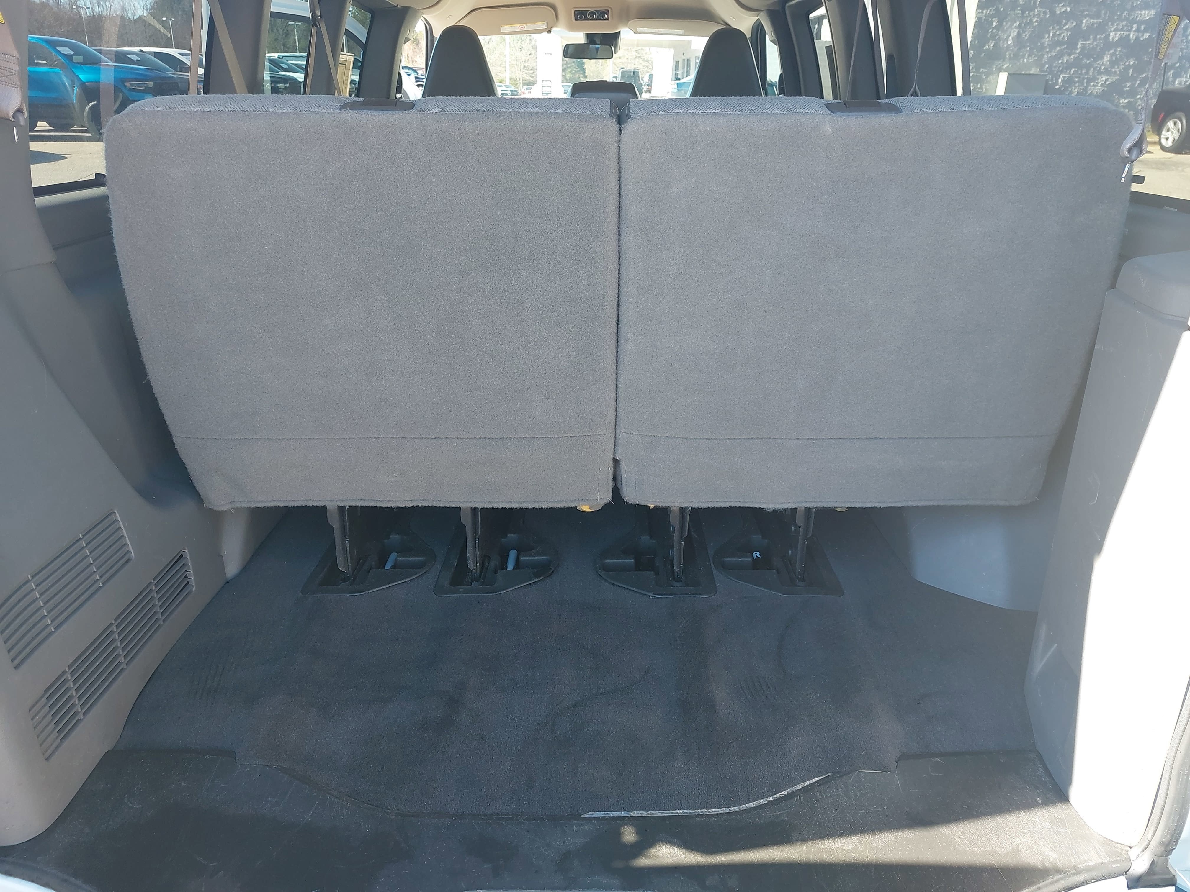 2022 Chevrolet Express Passenger LT