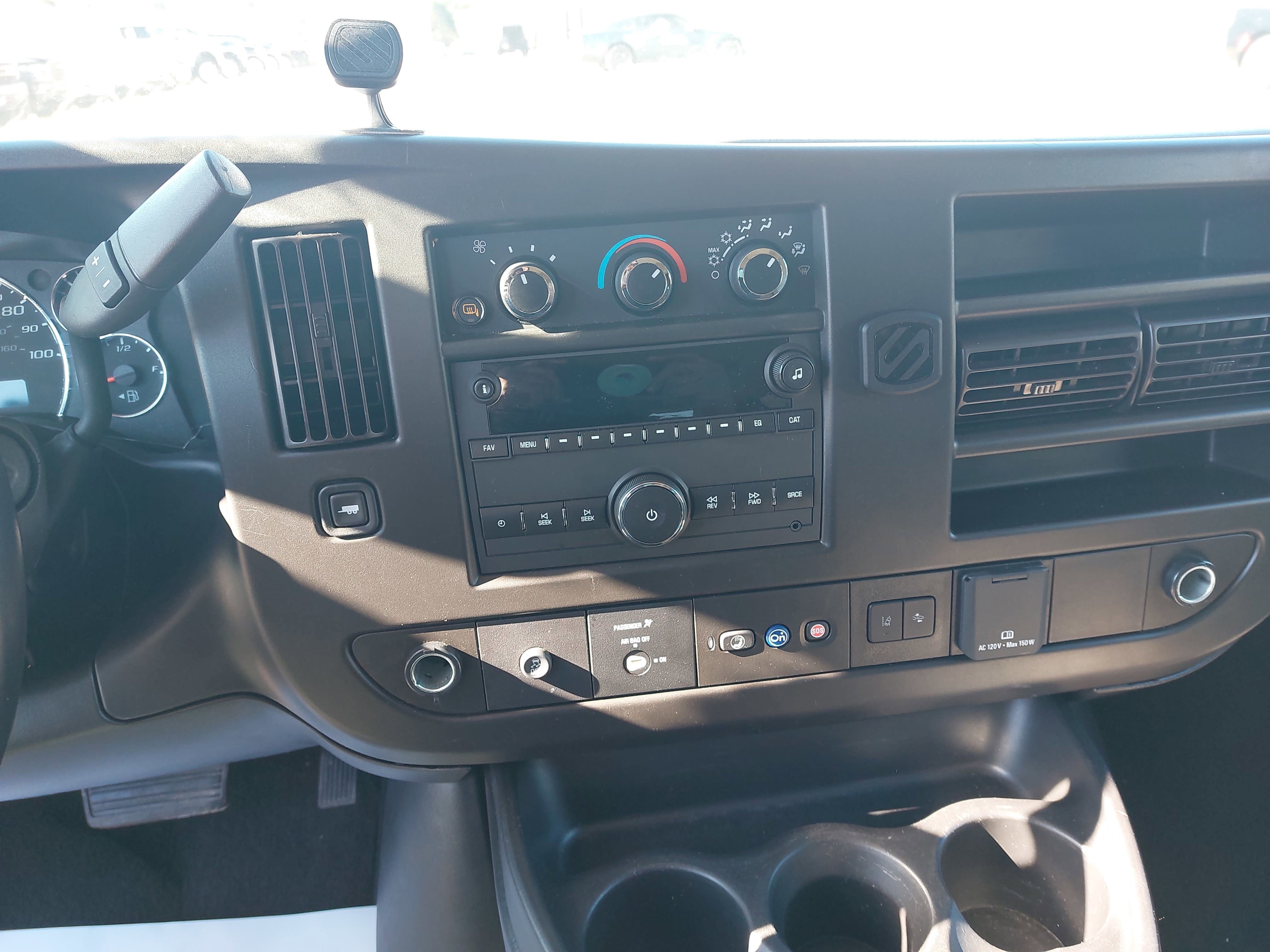 2022 Chevrolet Express Passenger LT