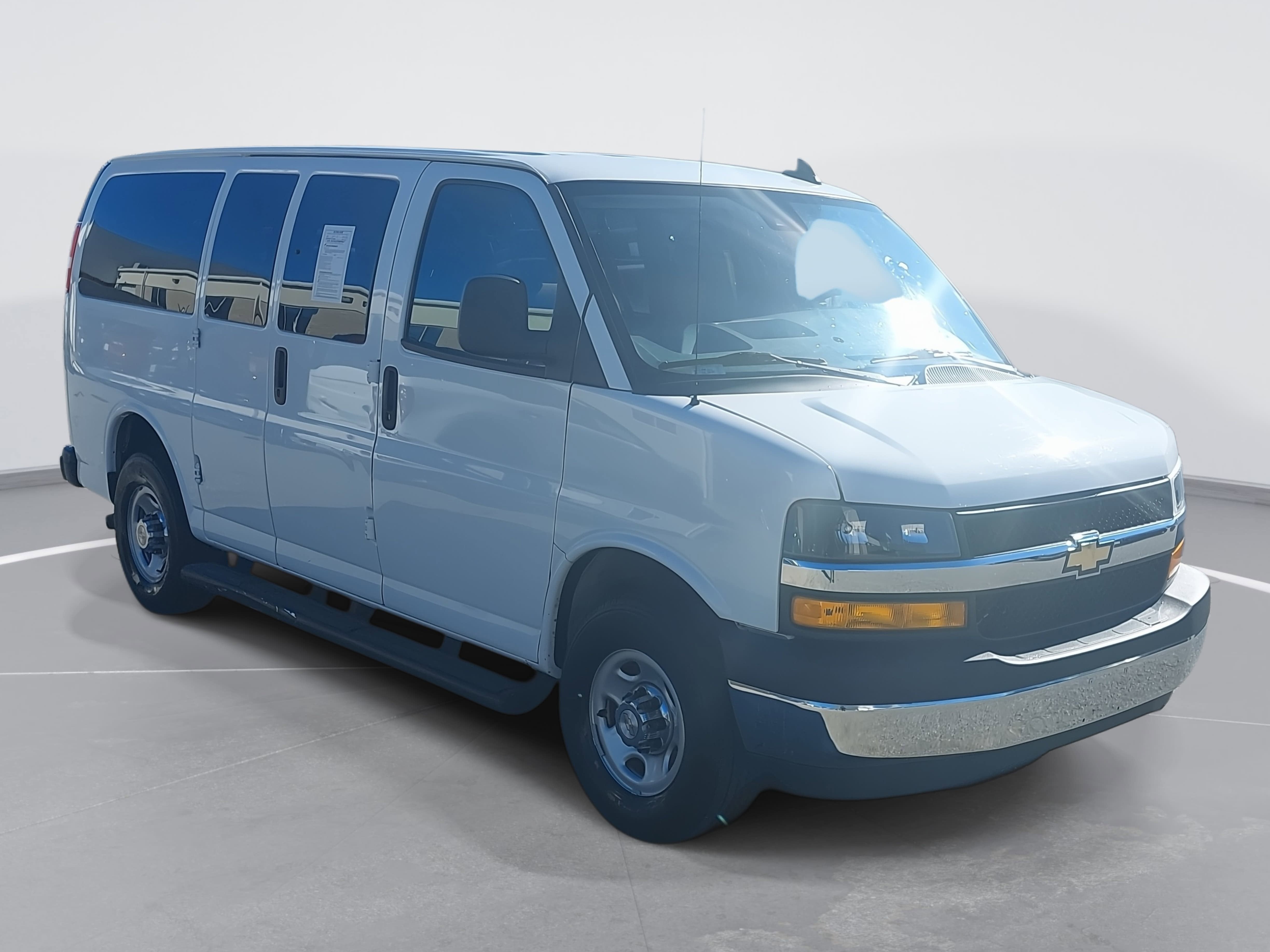 2022 Chevrolet Express Passenger LT