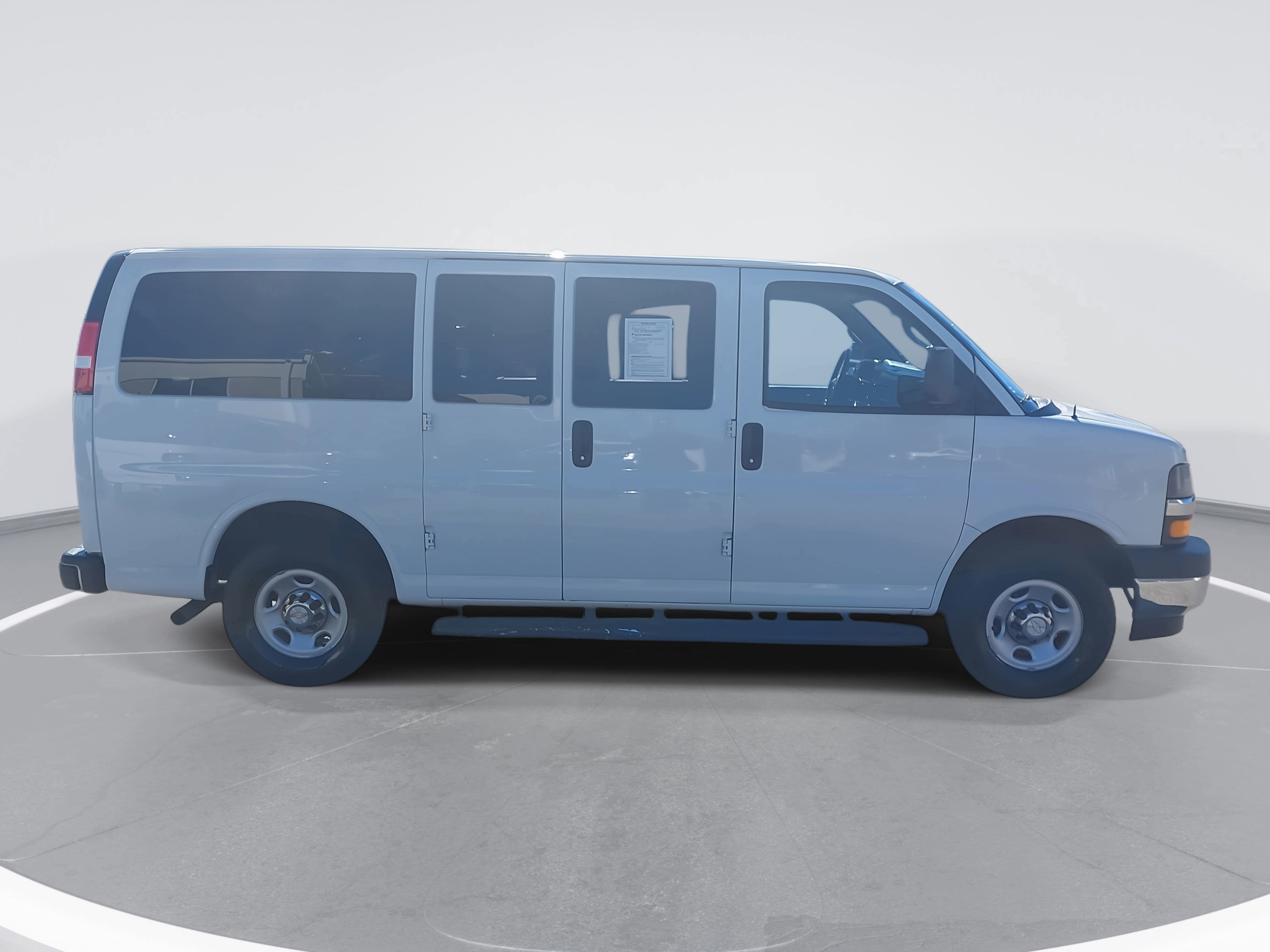 2022 Chevrolet Express Passenger LT