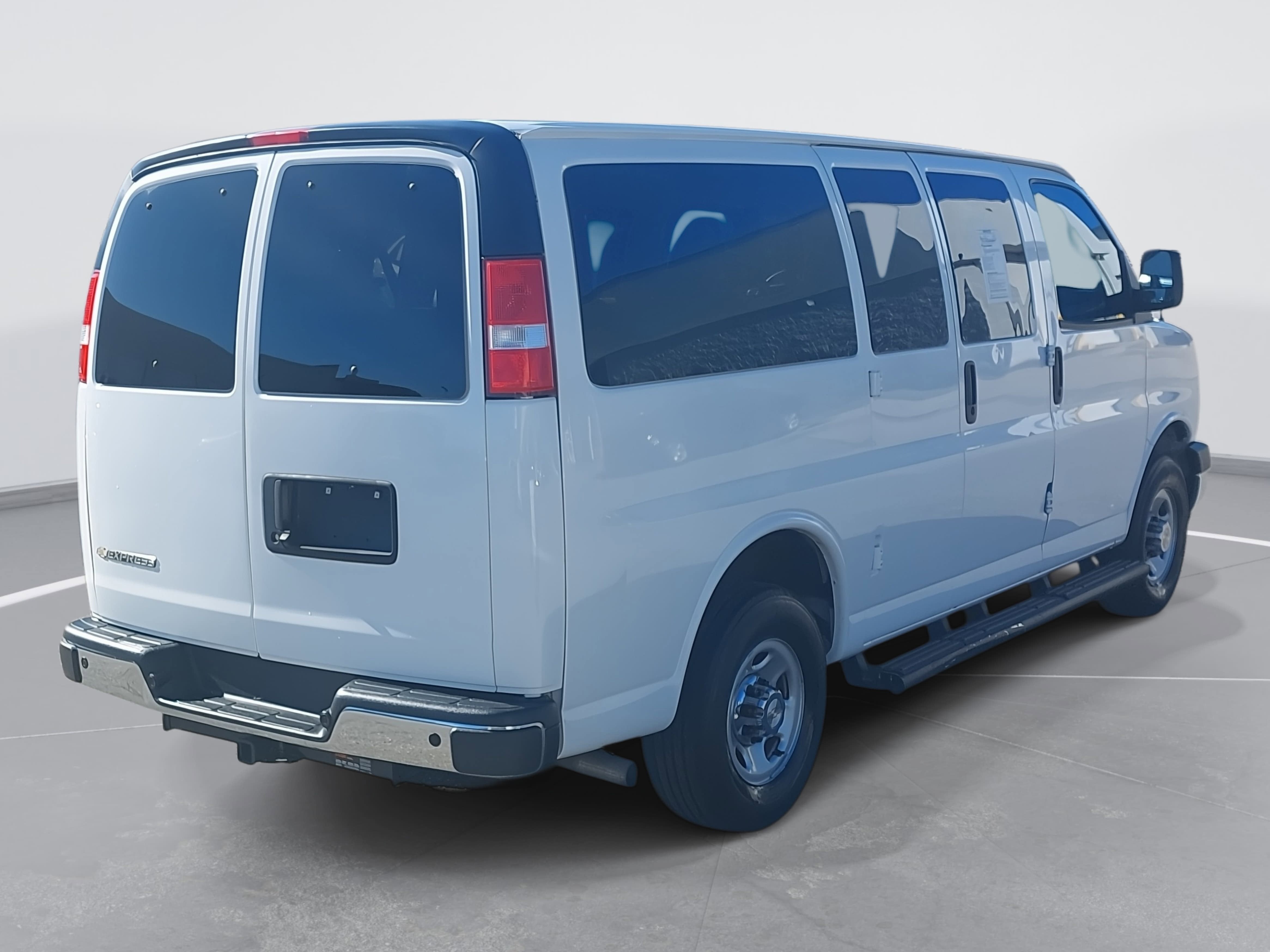 2022 Chevrolet Express Passenger LT