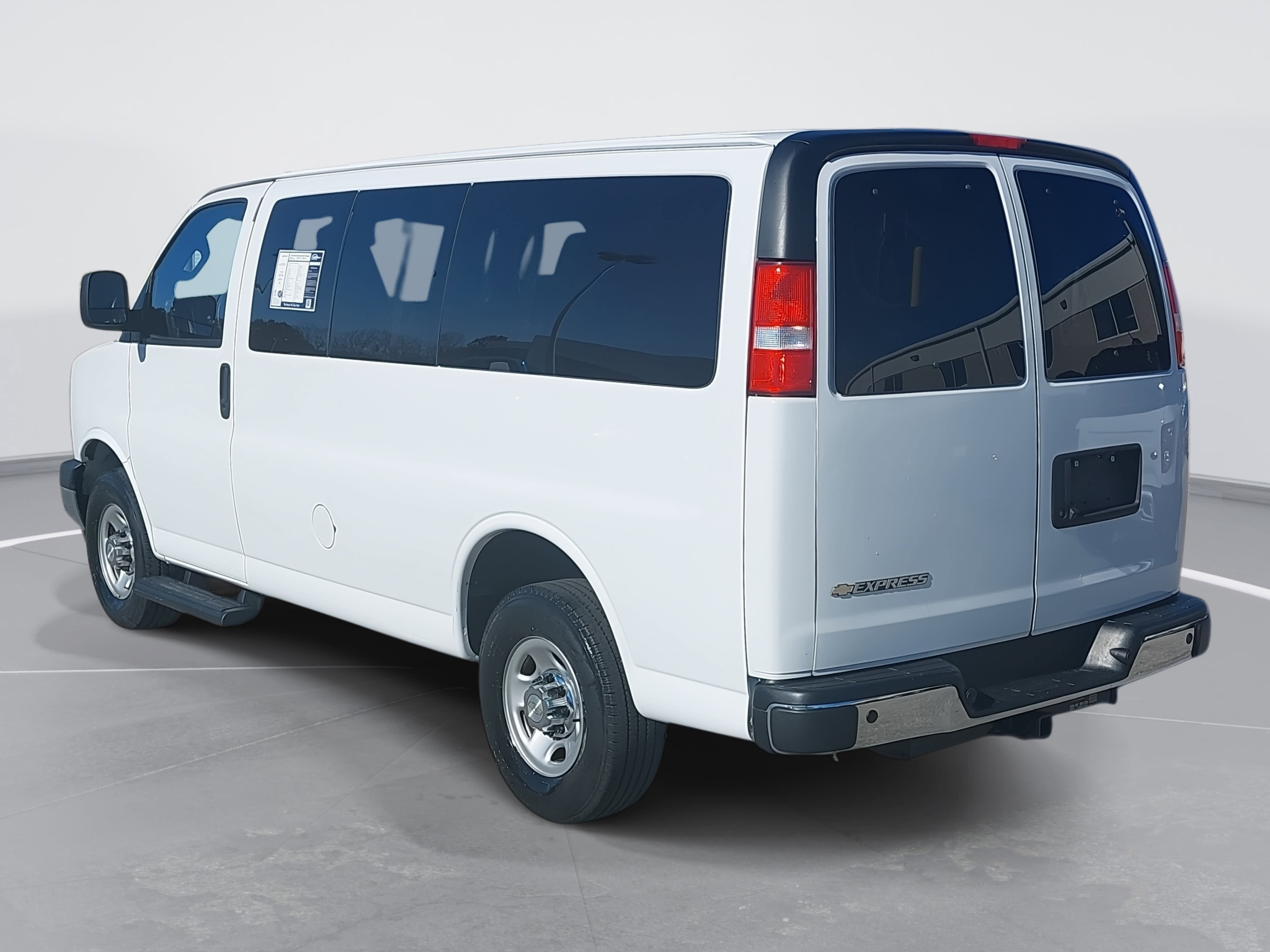 2022 Chevrolet Express Passenger LT