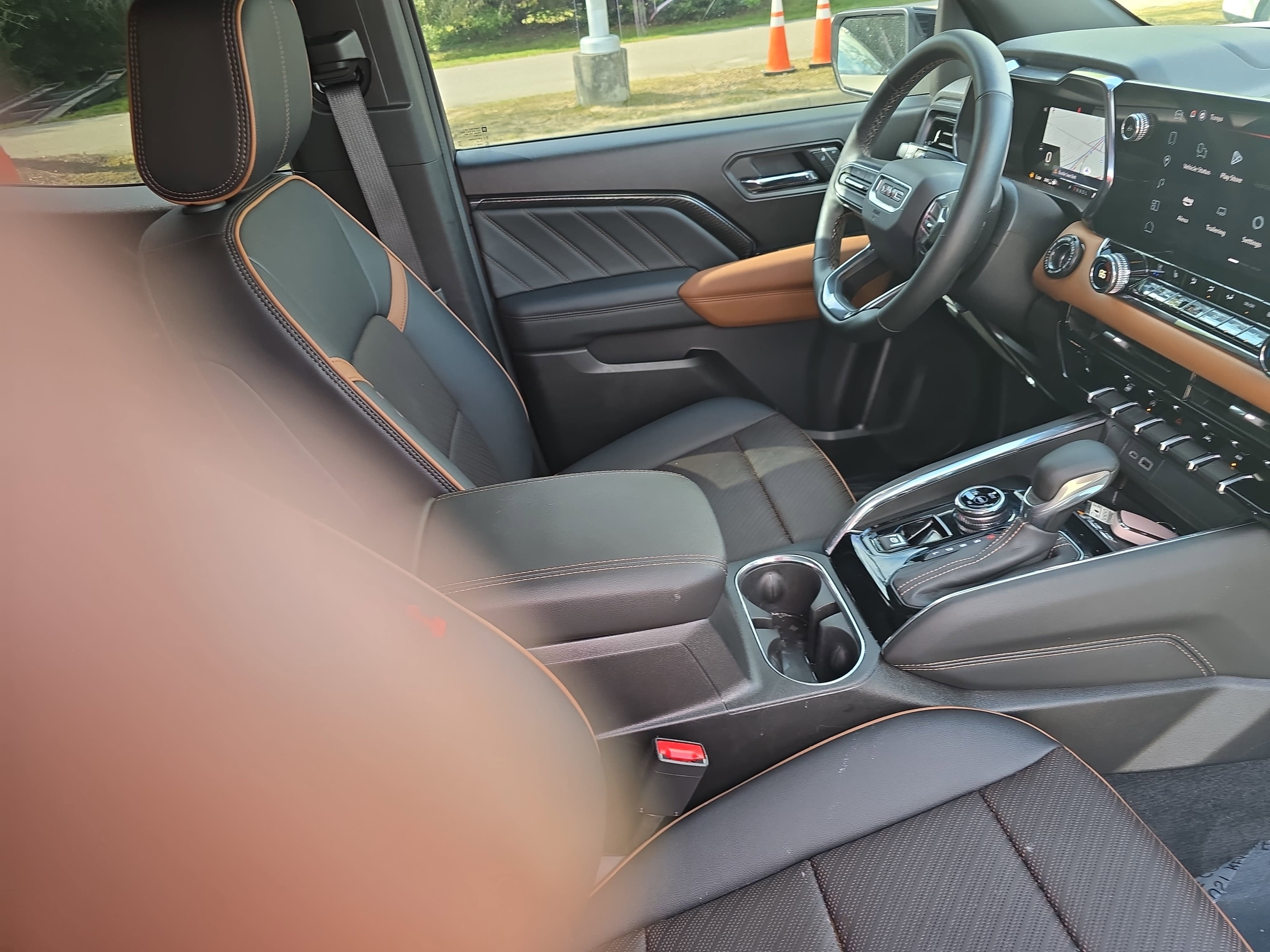 2025 GMC Canyon 4WD AT4