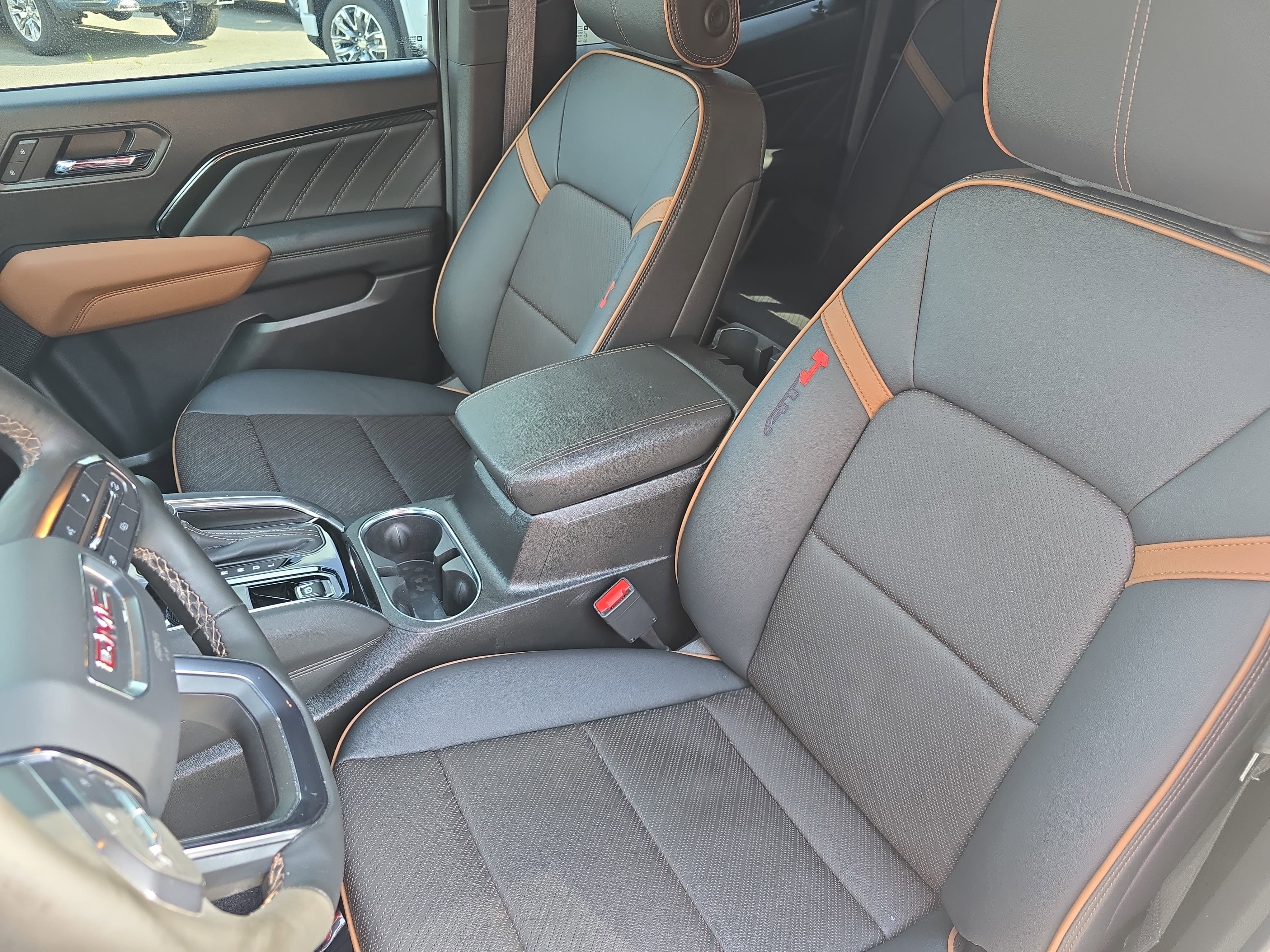 2025 GMC Canyon 4WD AT4