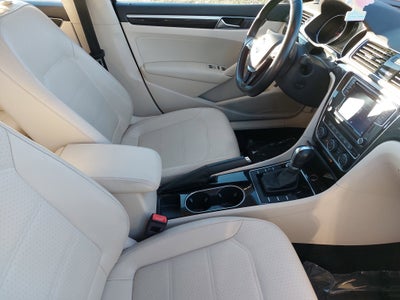 2019 Volkswagen Passat 2.0T SE R-Line