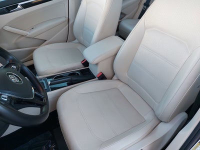 2019 Volkswagen Passat 2.0T SE R-Line