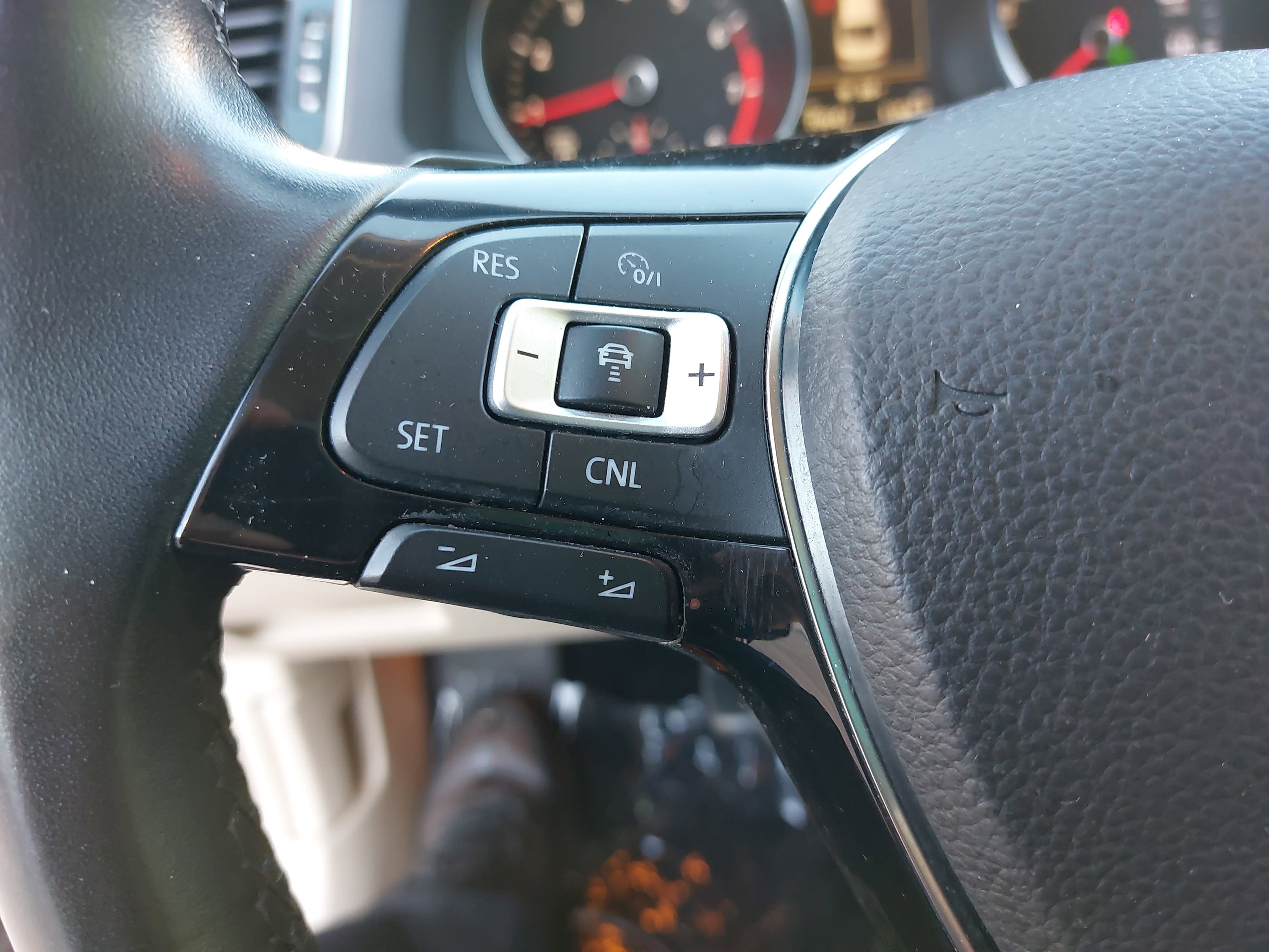 2019 Volkswagen Passat 2.0T SE R-Line