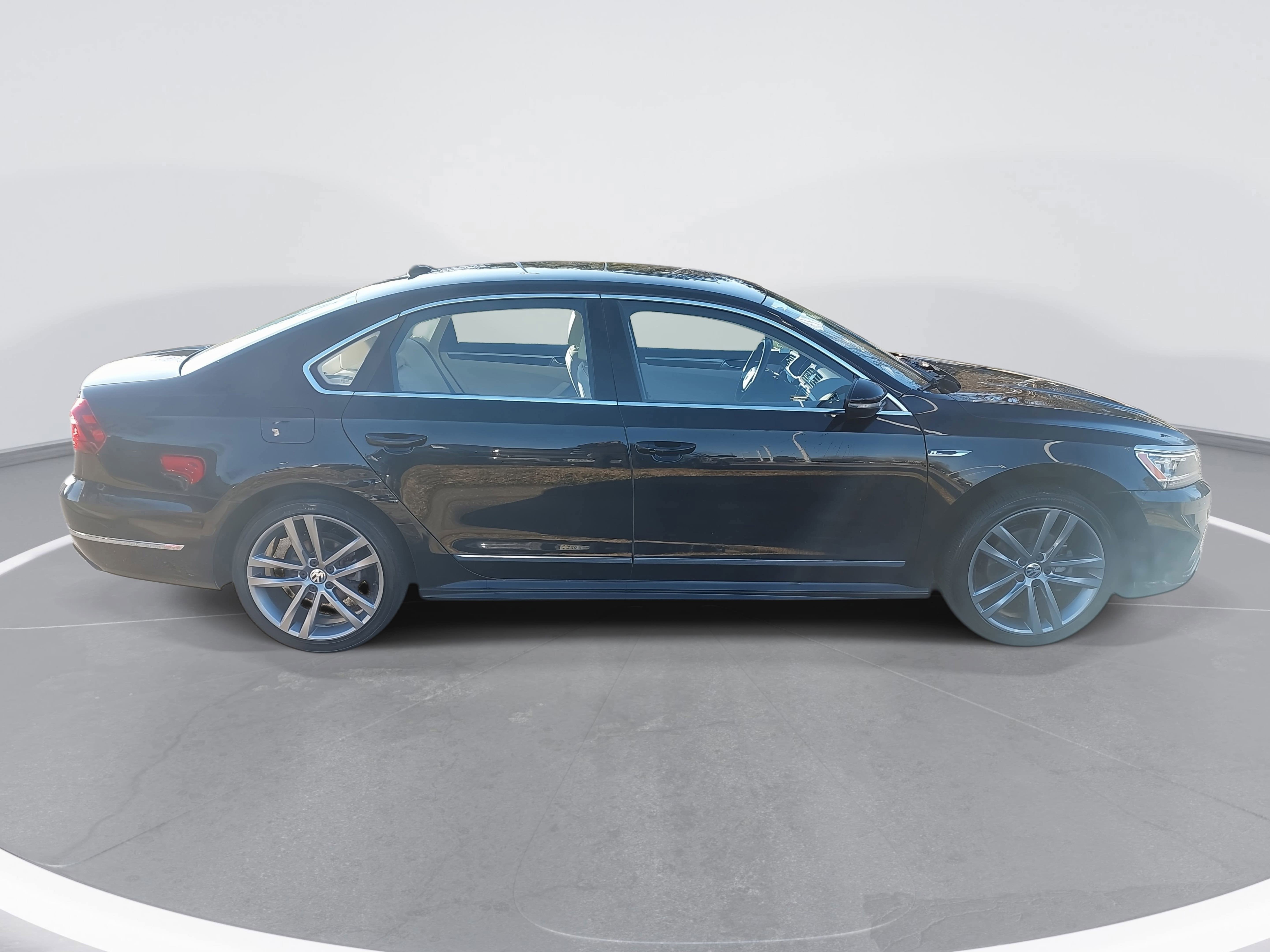 2019 Volkswagen Passat 2.0T SE R-Line