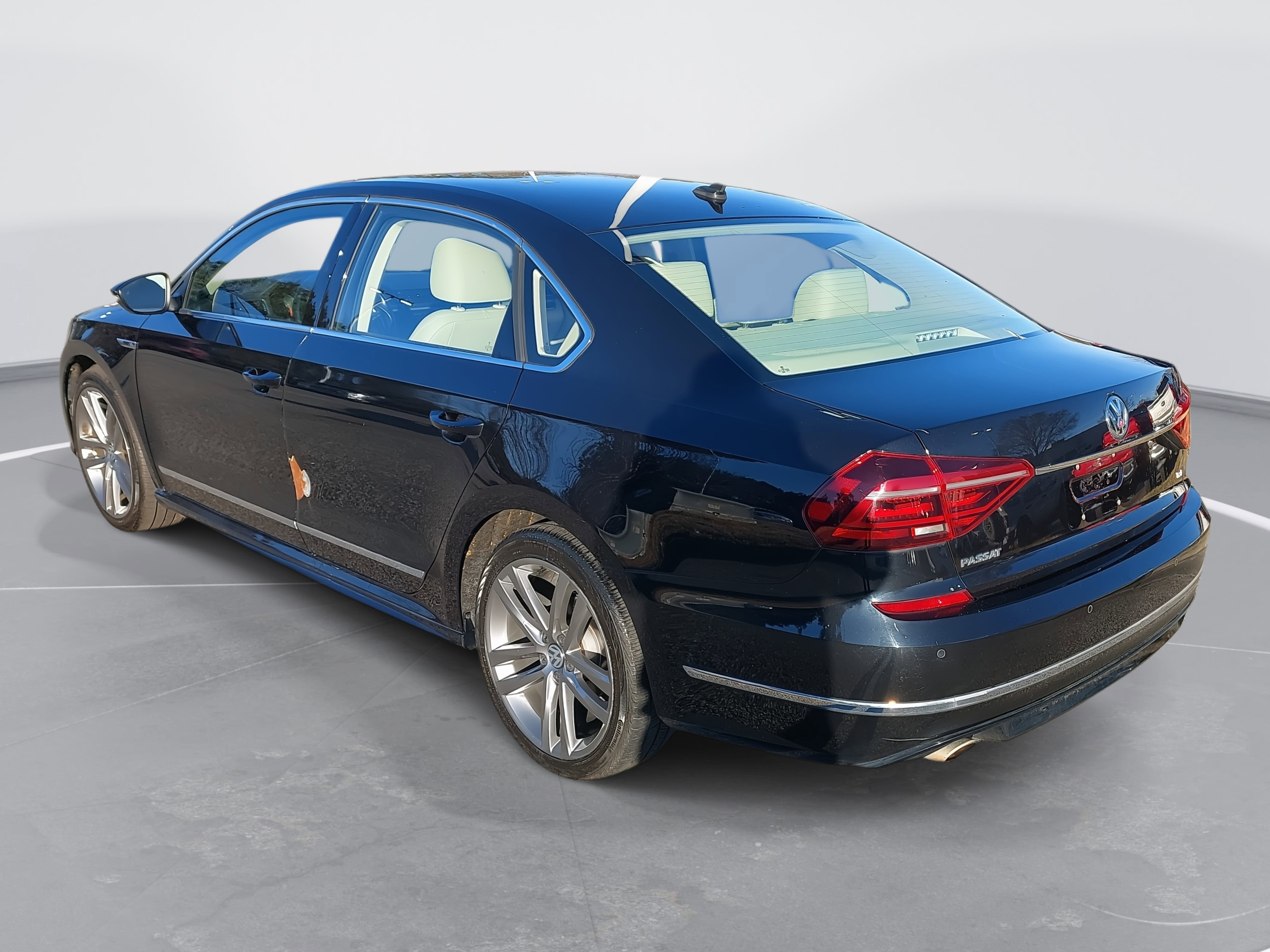 2019 Volkswagen Passat 2.0T SE R-Line