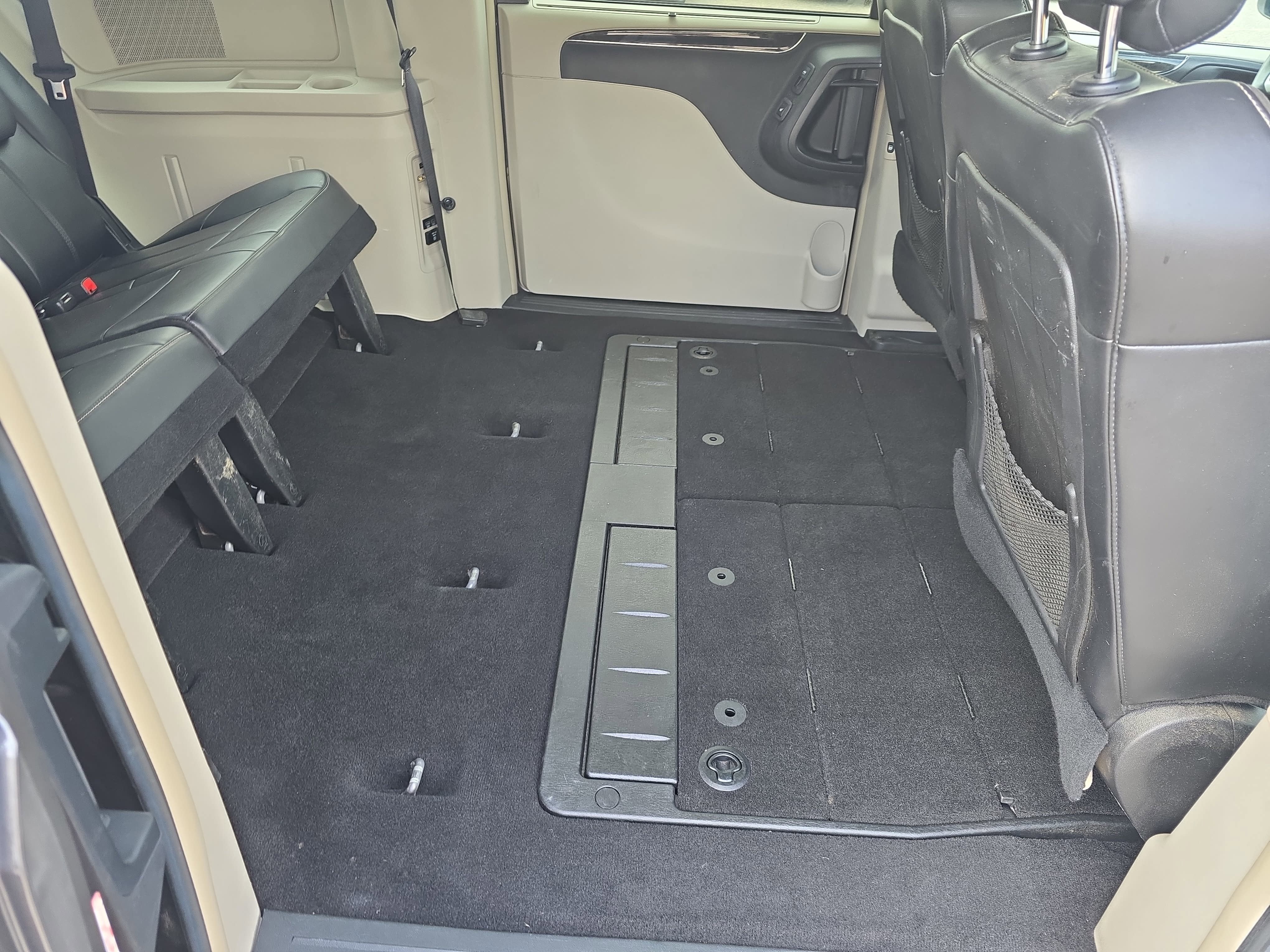 2016 Chrysler Town & Country Limited Platinum