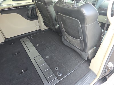 2016 Chrysler Town & Country Limited Platinum