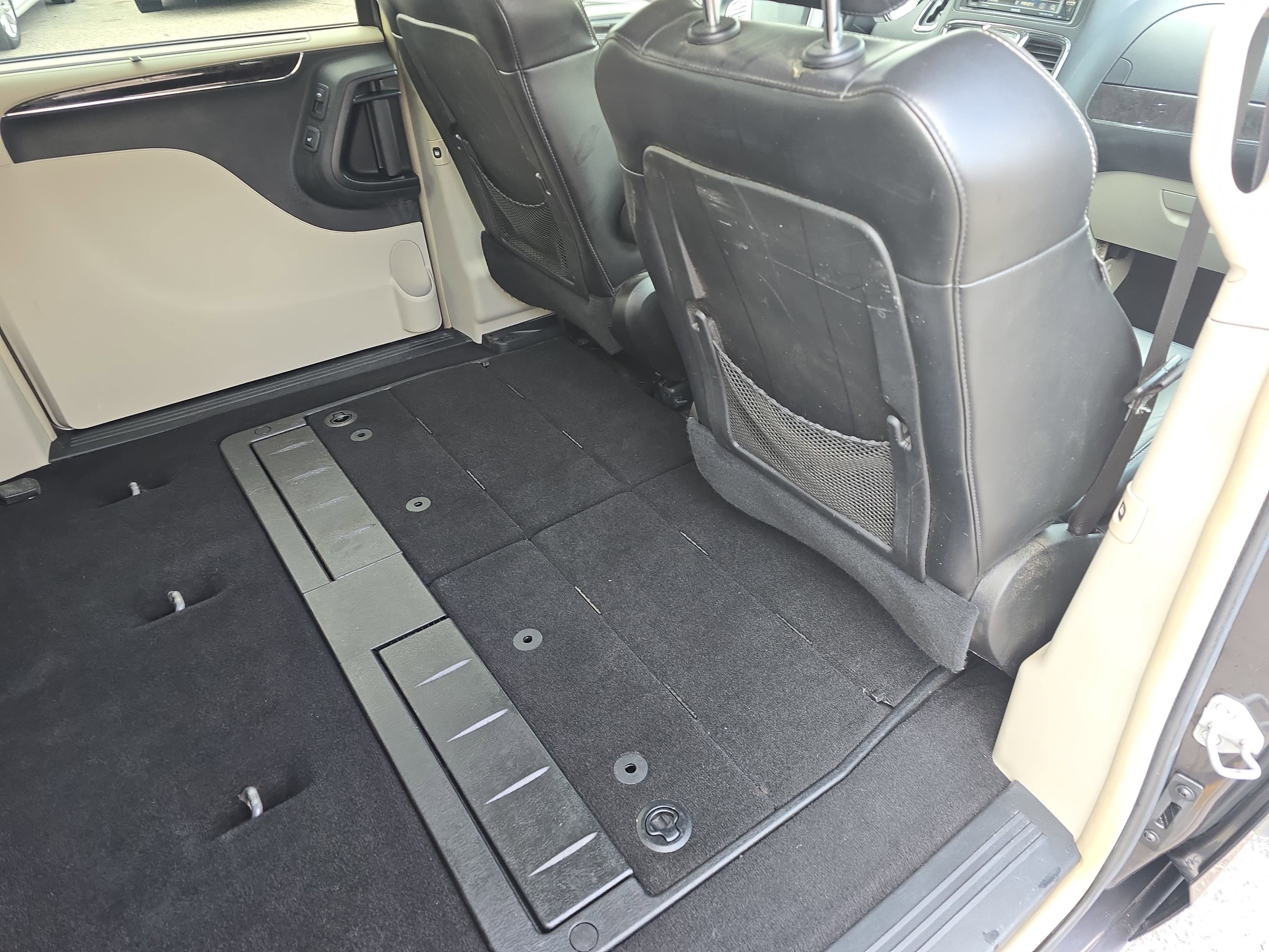 2016 Chrysler Town & Country Limited Platinum