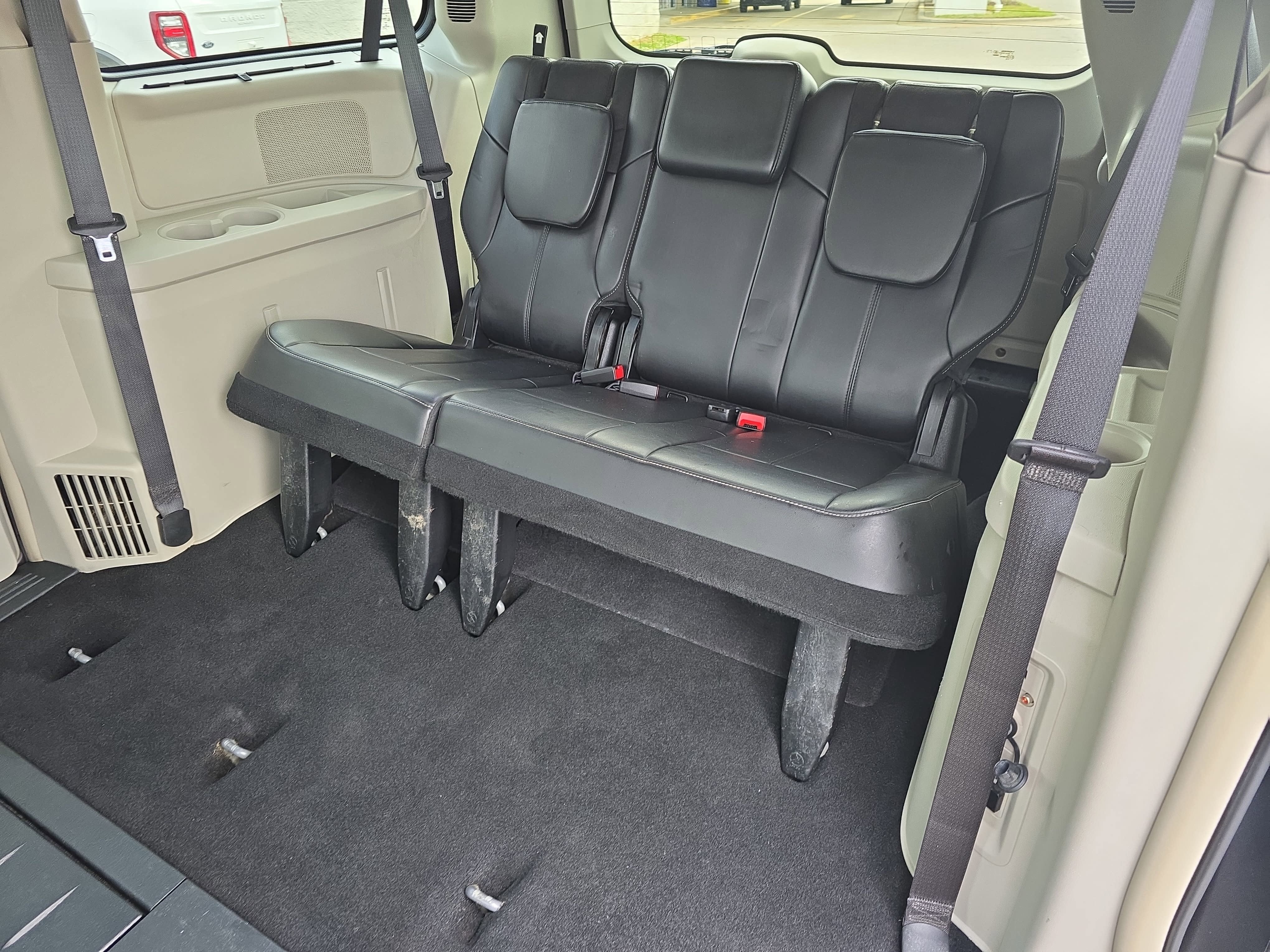 2016 Chrysler Town & Country Limited Platinum