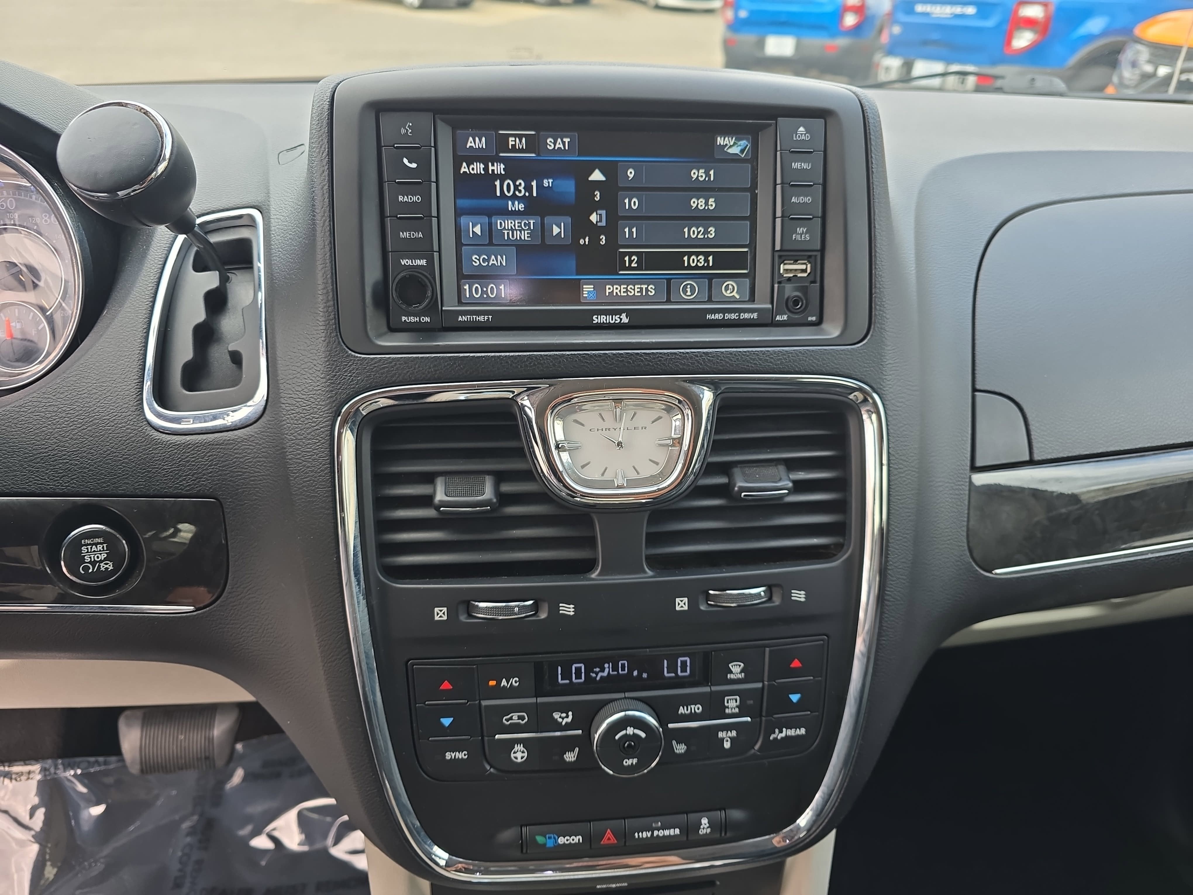 2016 Chrysler Town & Country Limited Platinum