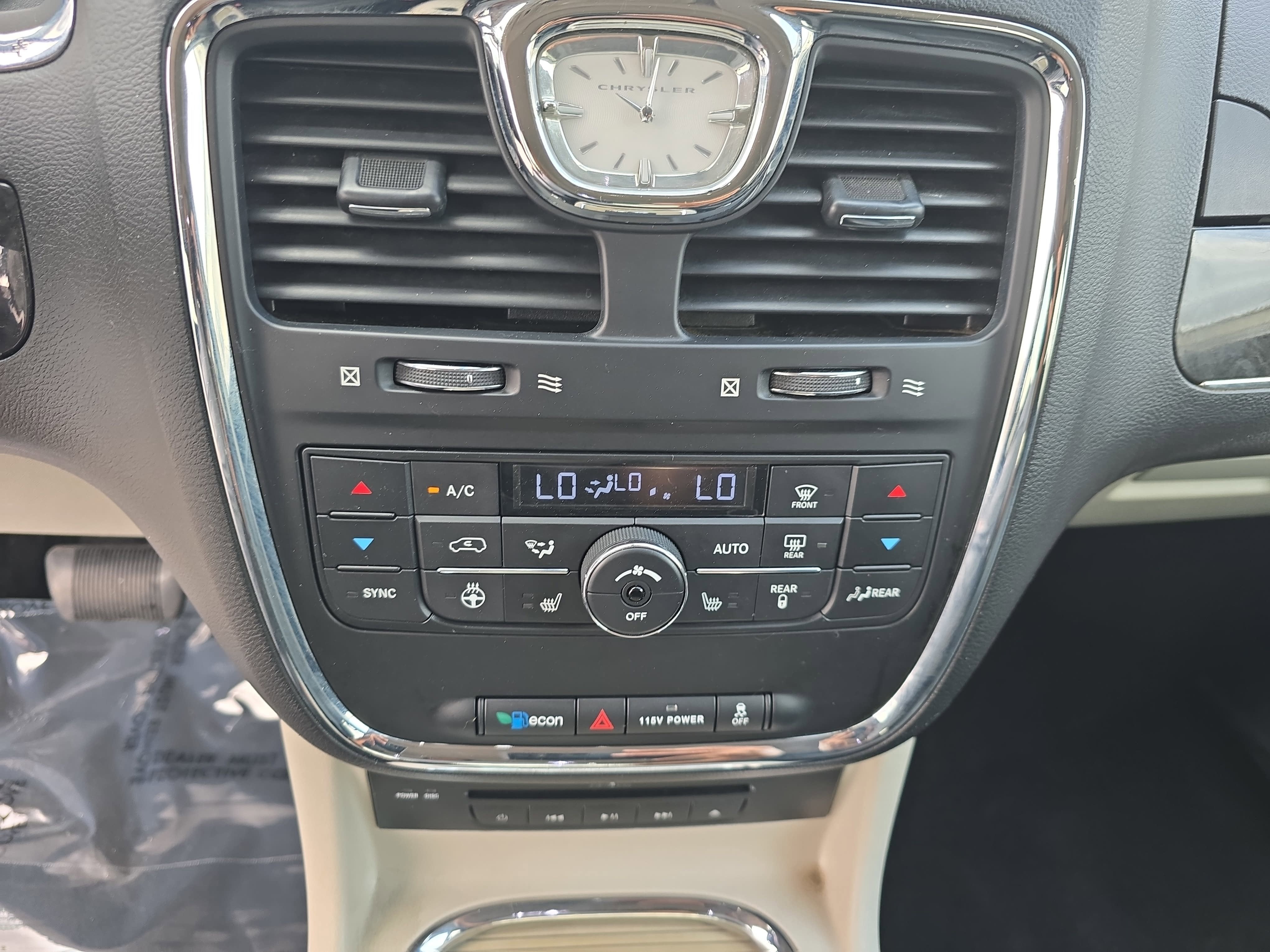 2016 Chrysler Town & Country Limited Platinum
