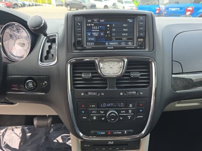 2016 Chrysler Town & Country Limited Platinum