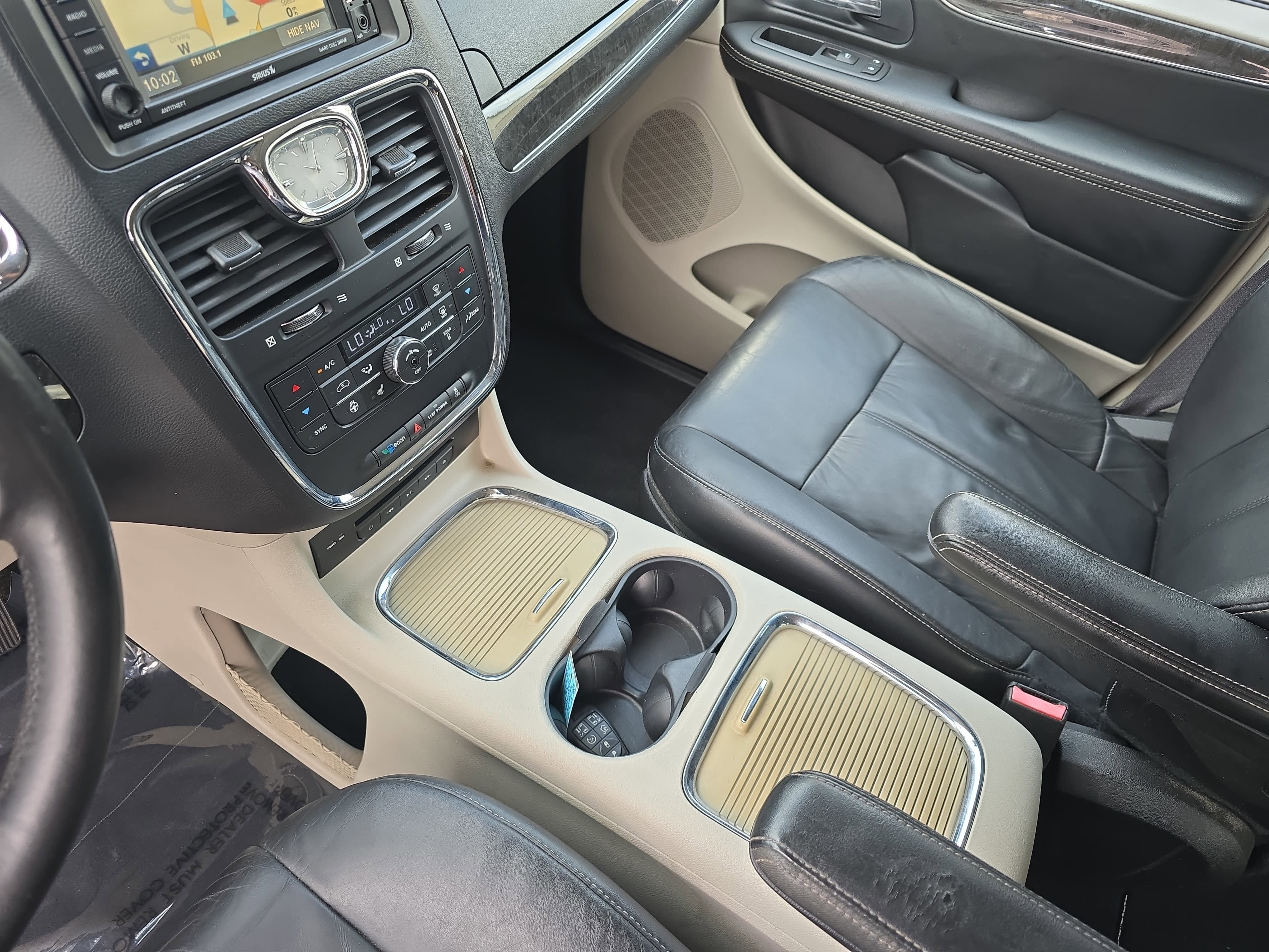 2016 Chrysler Town & Country Limited Platinum