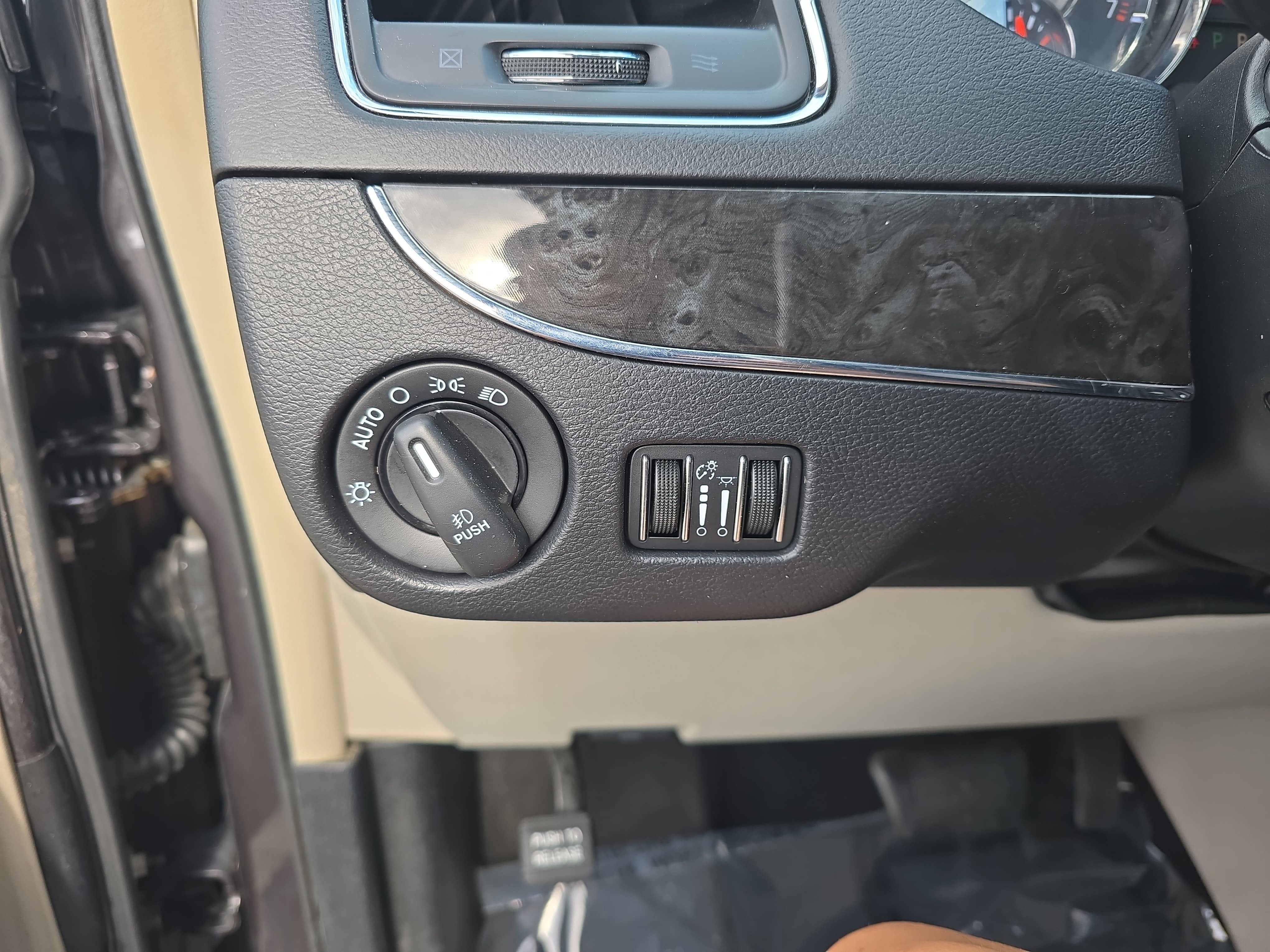 2016 Chrysler Town & Country Limited Platinum