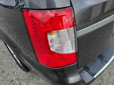 2016 Chrysler Town & Country Limited Platinum