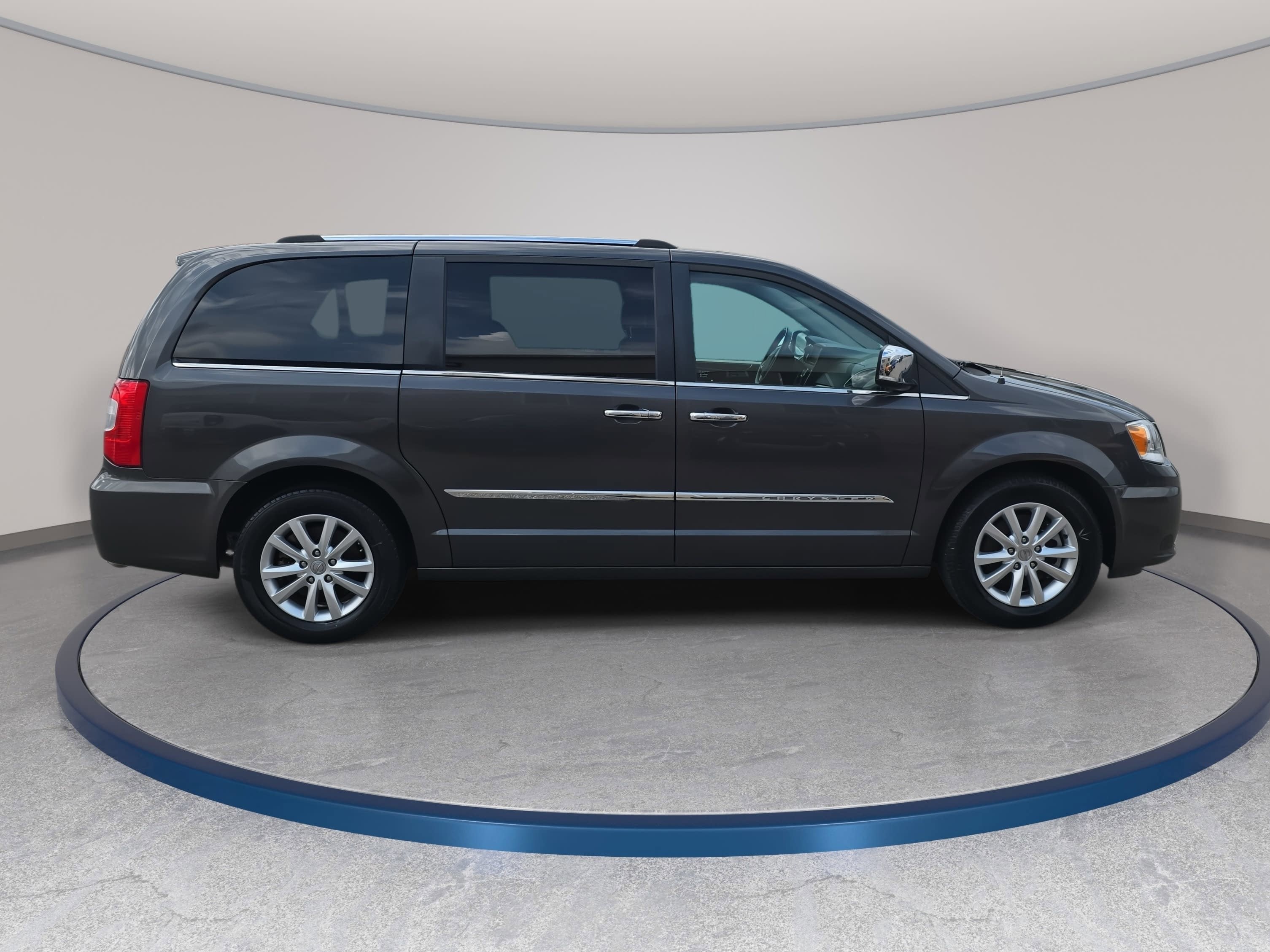2016 Chrysler Town & Country Limited Platinum