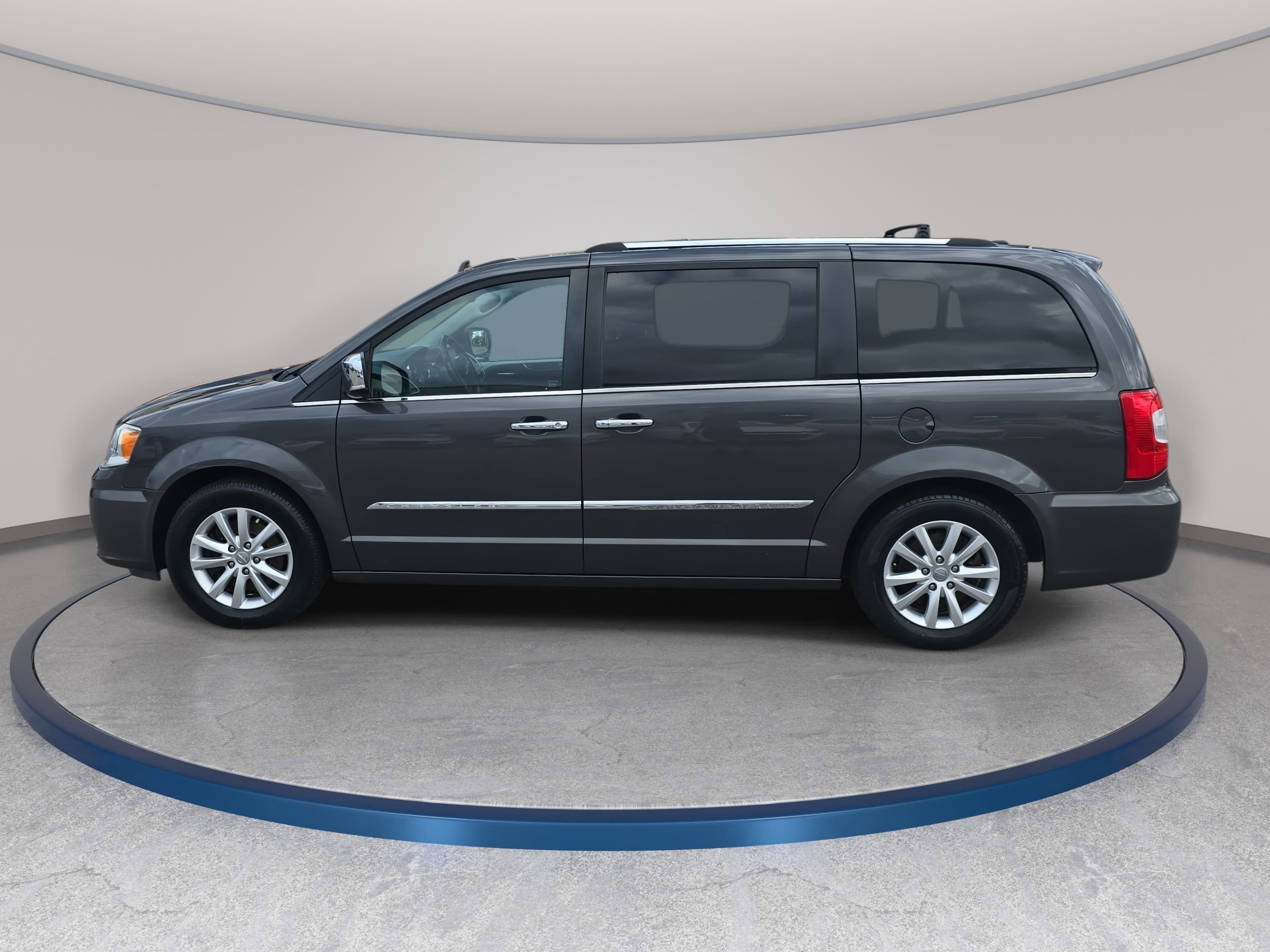 2016 Chrysler Town & Country Limited Platinum