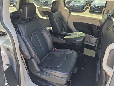 2023 Chrysler Pacifica Hybrid Touring L