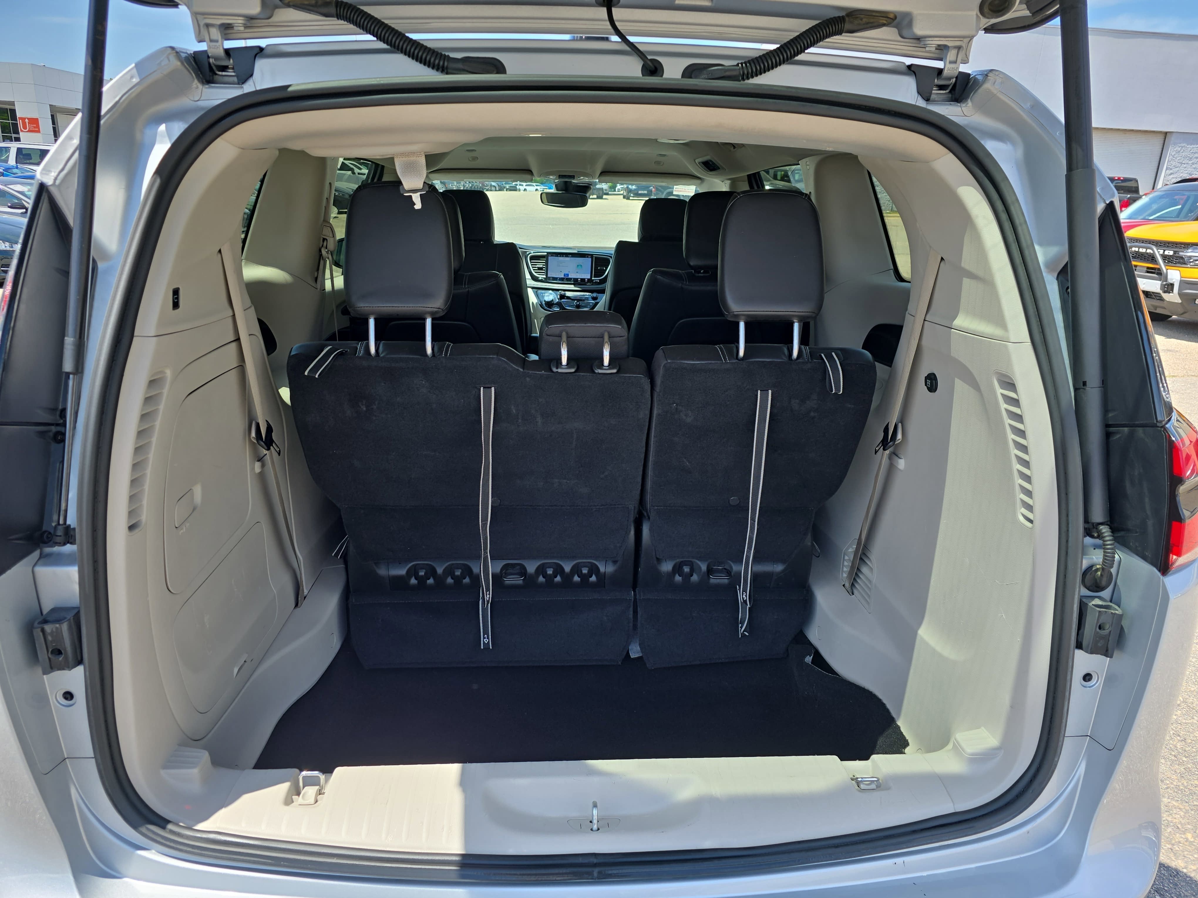 2023 Chrysler Pacifica Hybrid Touring L