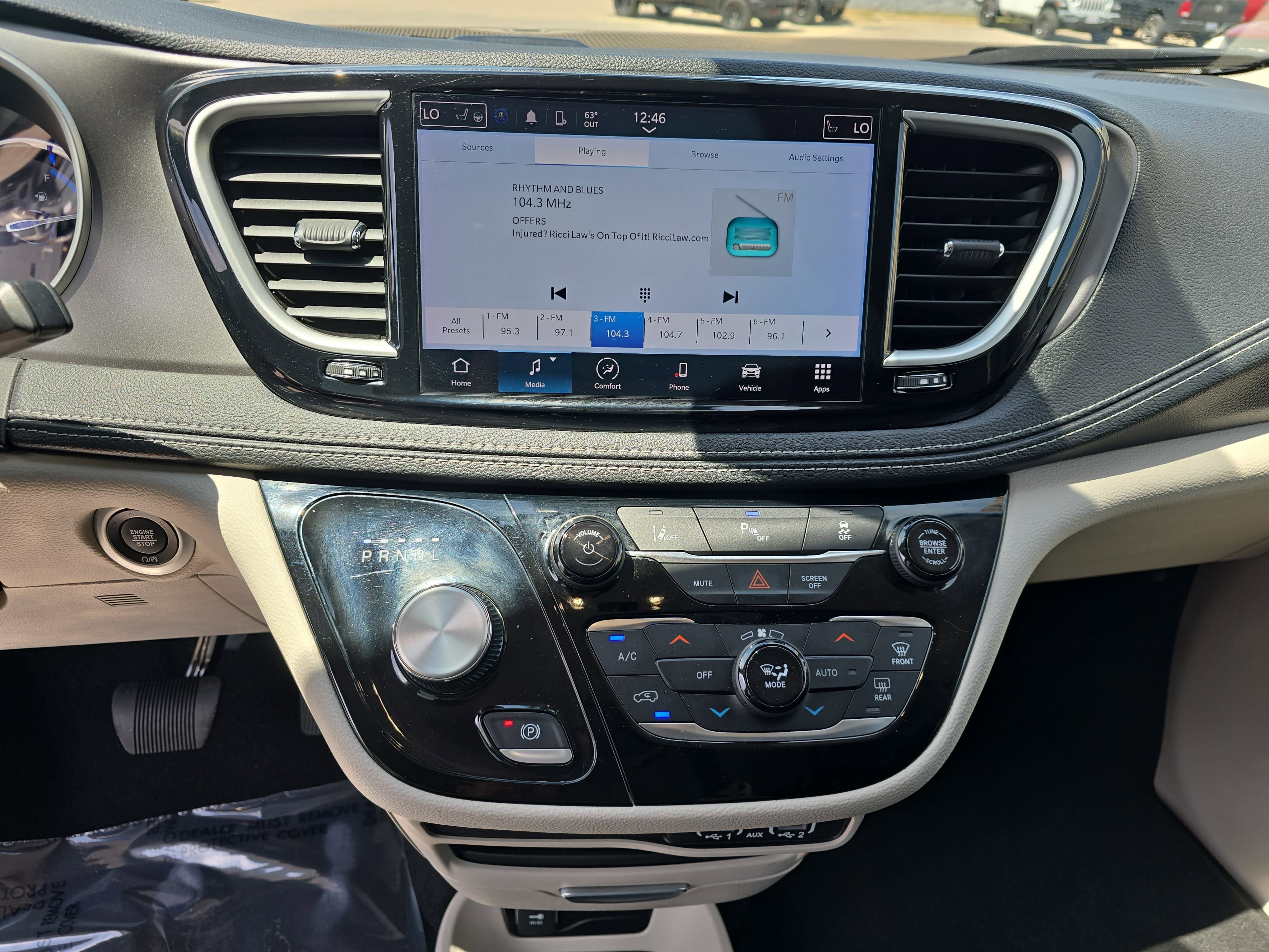 2023 Chrysler Pacifica Hybrid Touring L