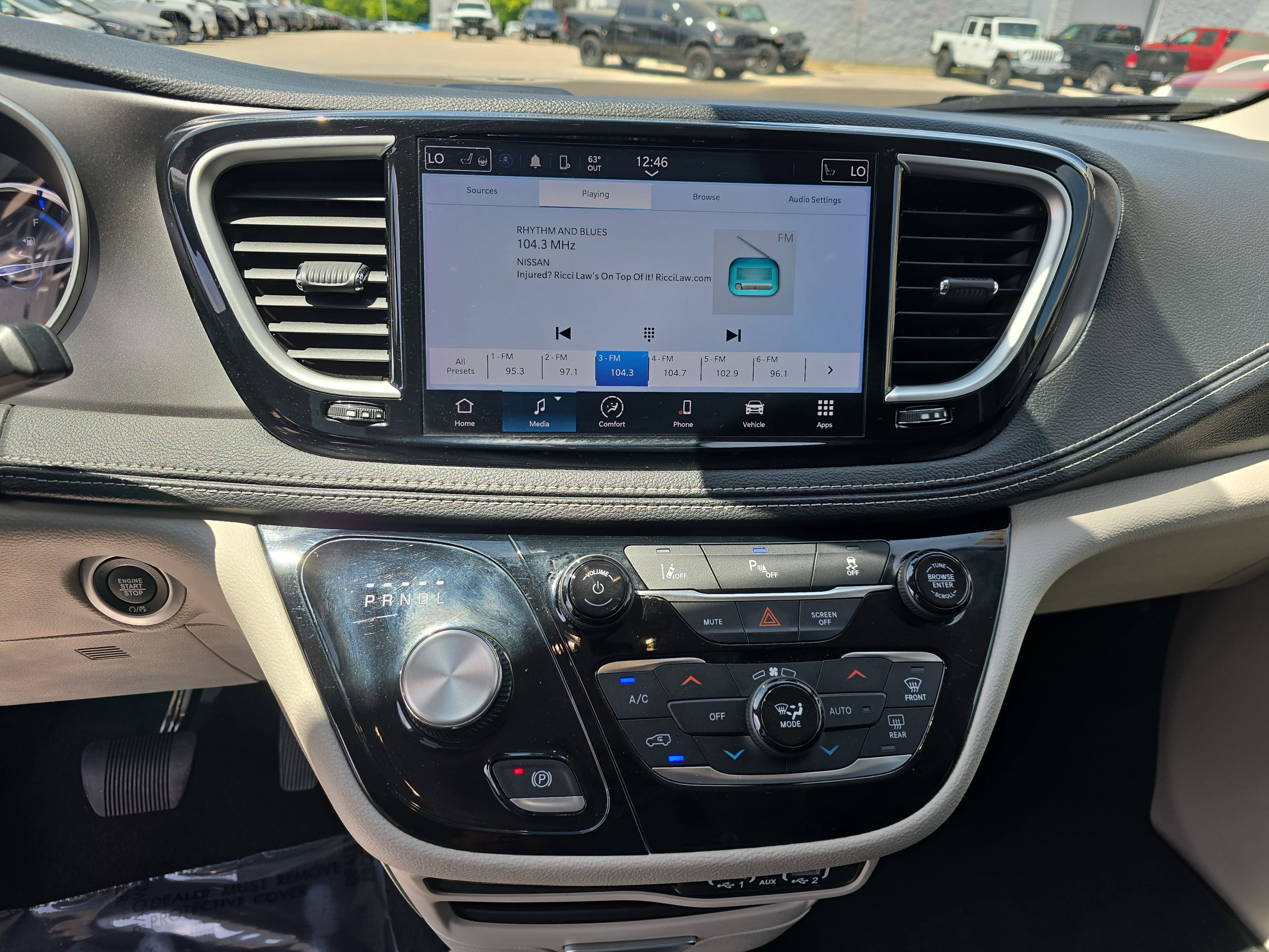 2023 Chrysler Pacifica Hybrid Touring L