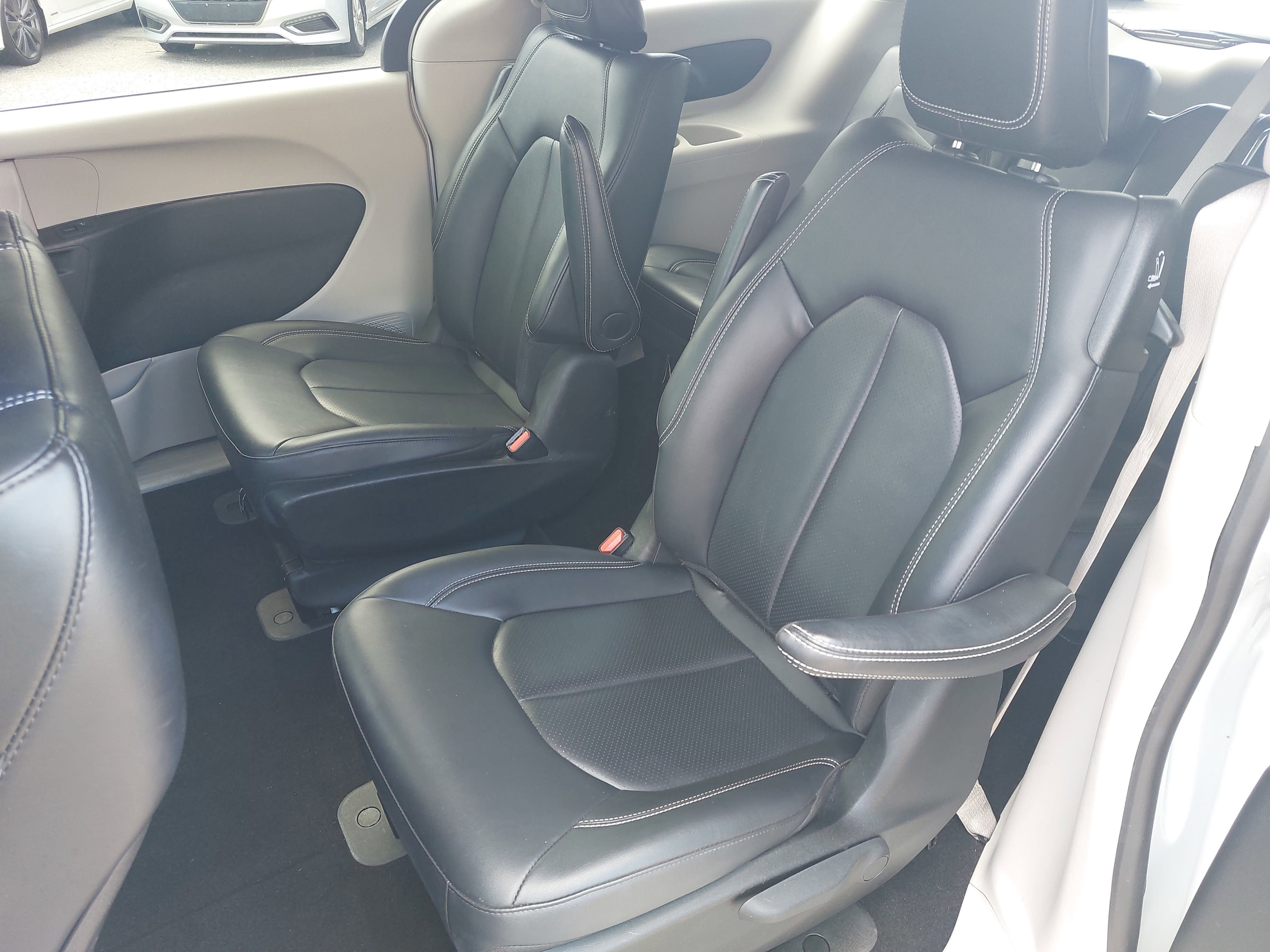 2024 Chrysler Pacifica Hybrid Select