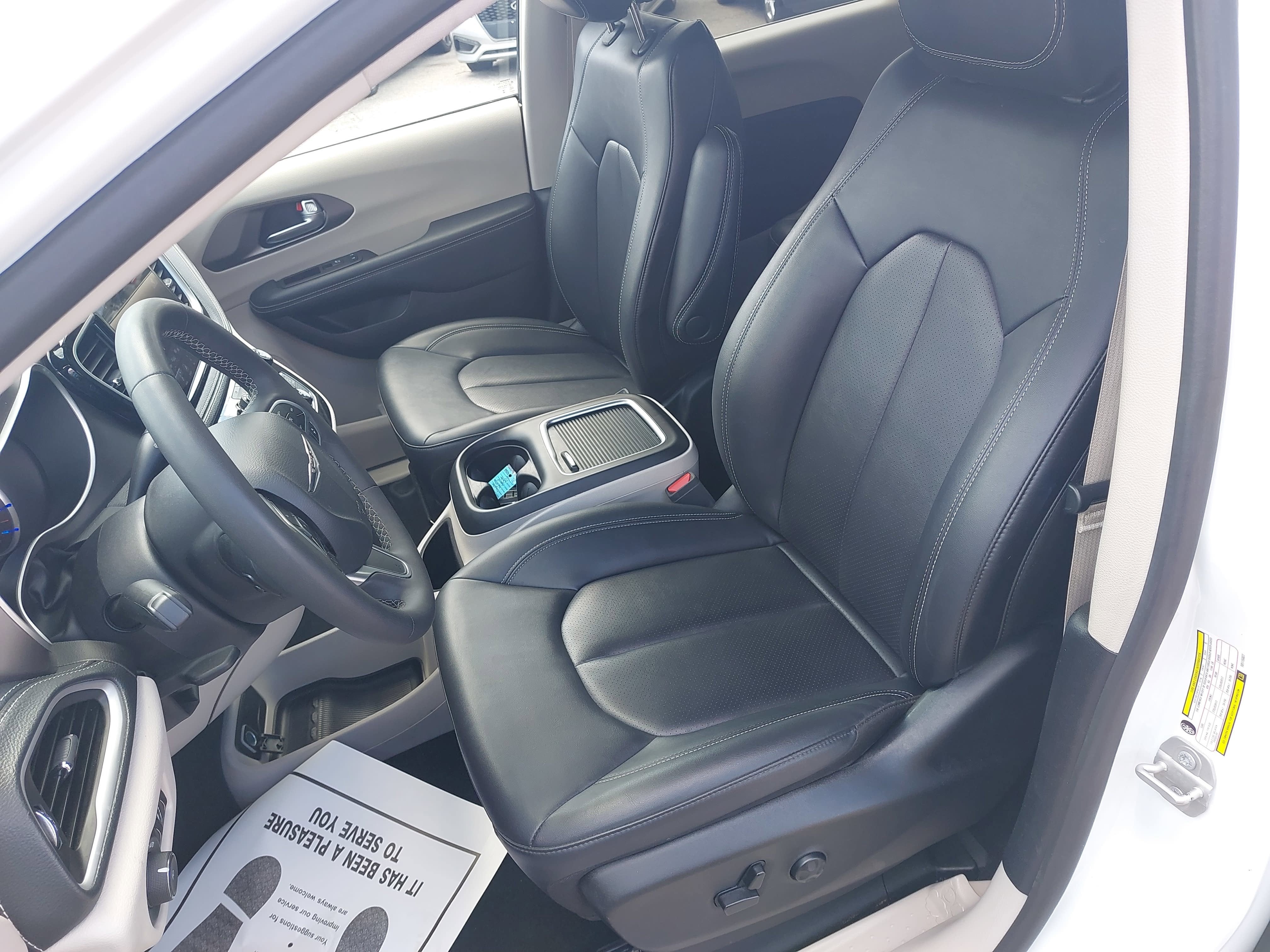 2024 Chrysler Pacifica Hybrid Select
