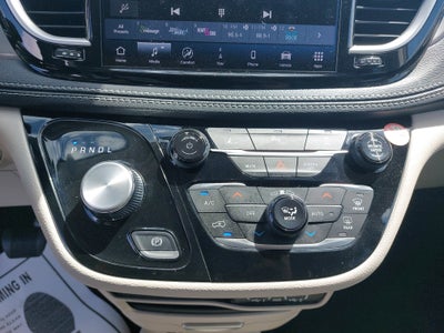 2024 Chrysler Pacifica Hybrid Select
