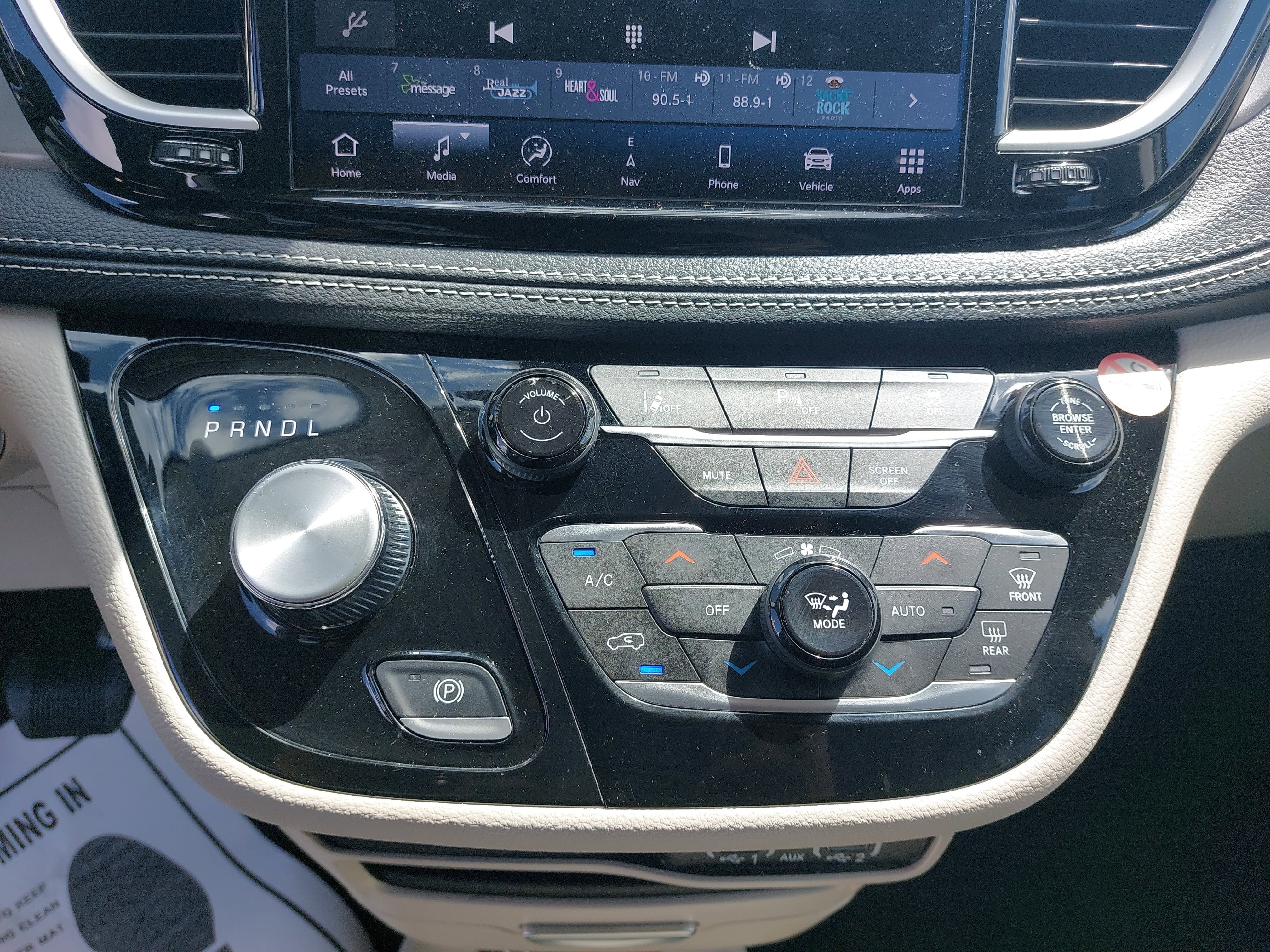 2024 Chrysler Pacifica Hybrid Select