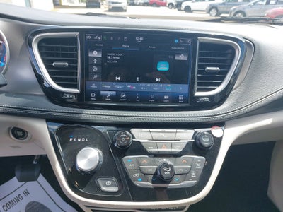 2024 Chrysler Pacifica Hybrid Select