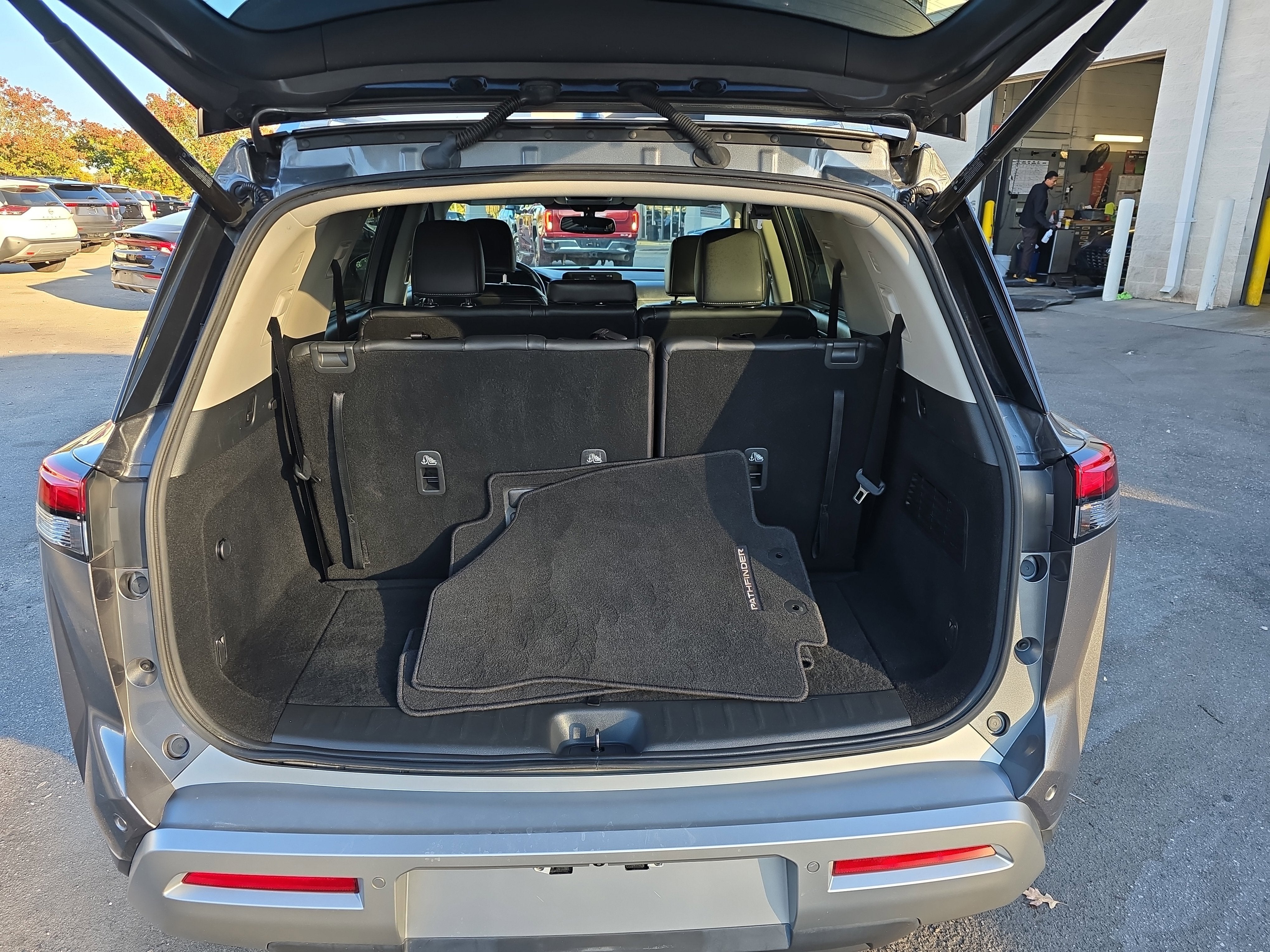 2022 Nissan Pathfinder SL