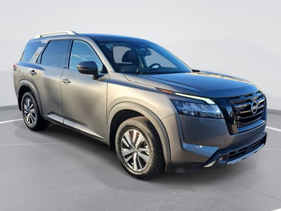 2022 Nissan Pathfinder SL