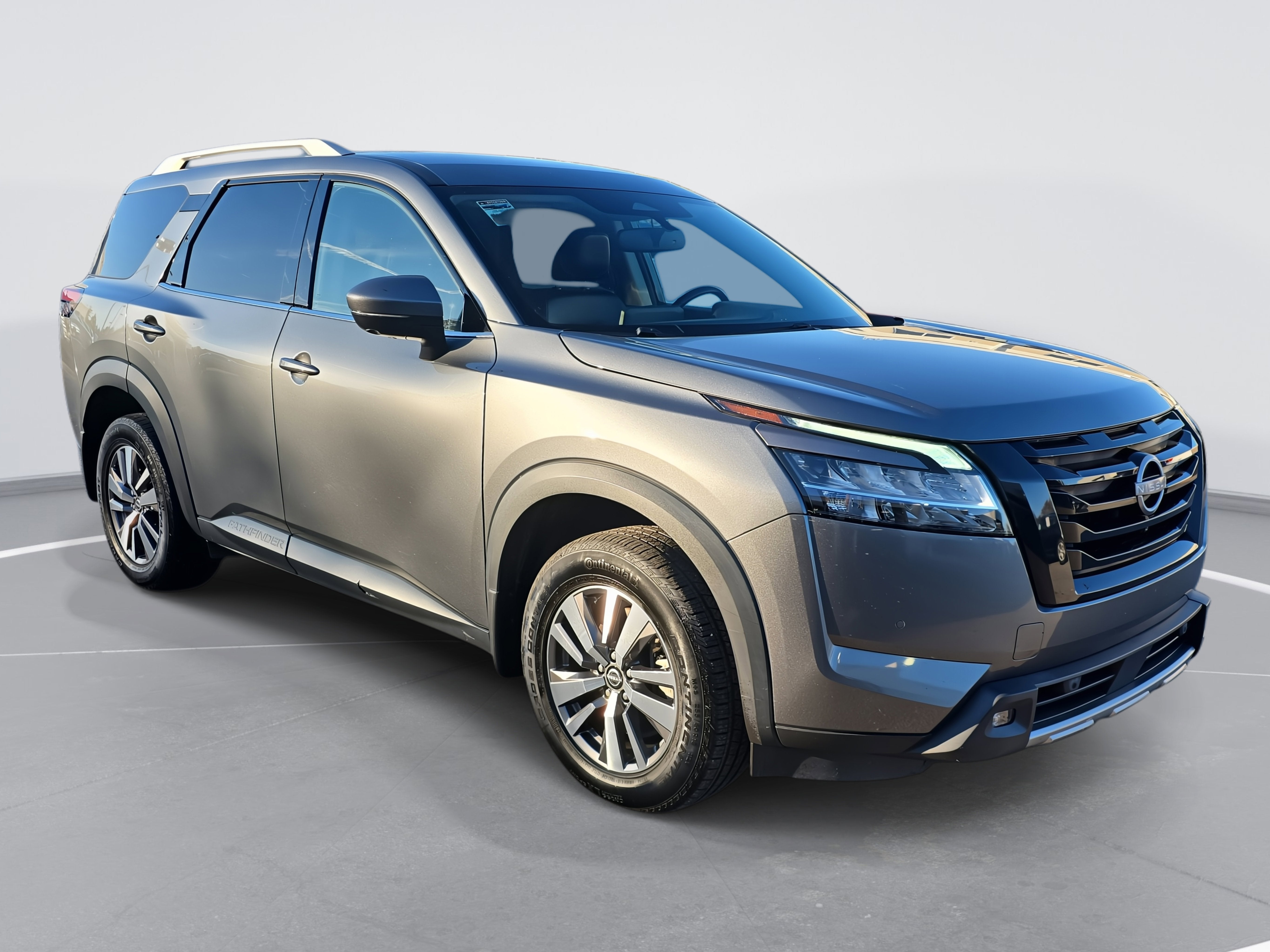 2022 Nissan Pathfinder SL