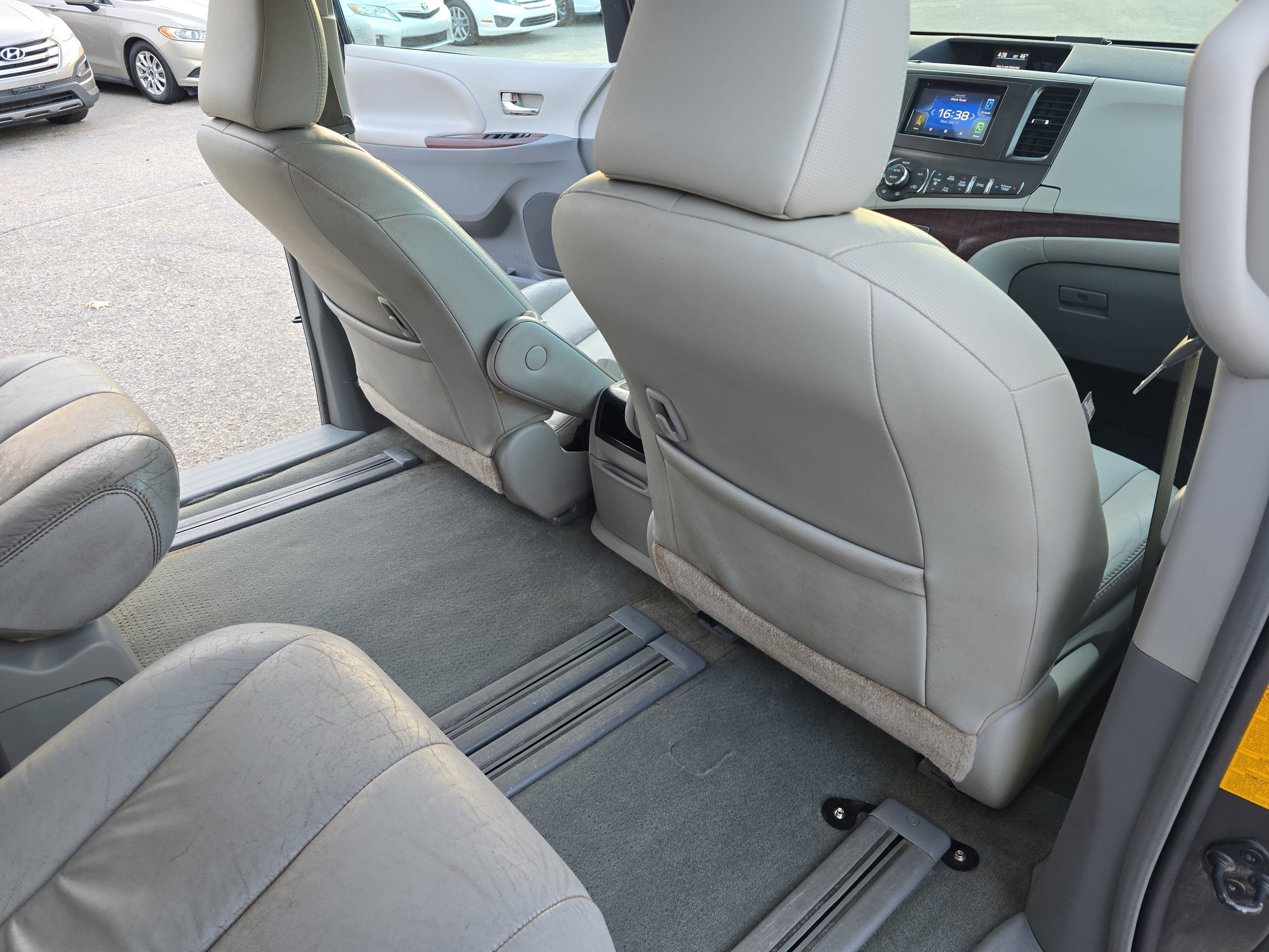 2011 Toyota Sienna XLE AAS