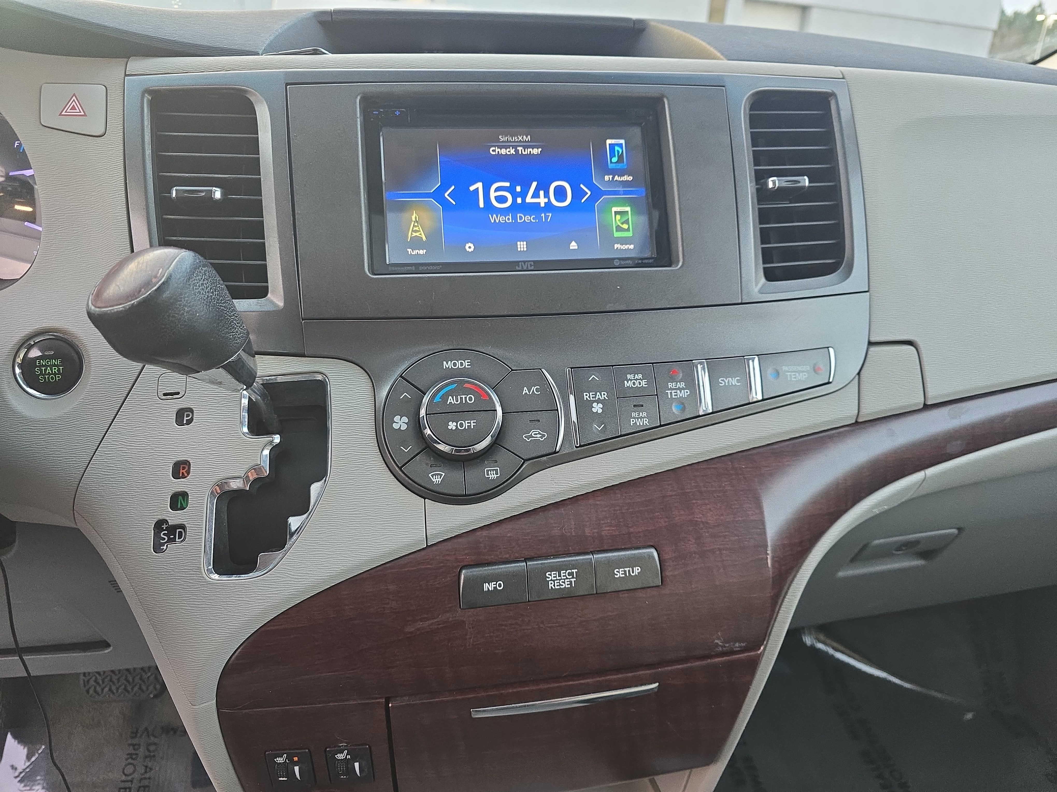 2011 Toyota Sienna XLE AAS