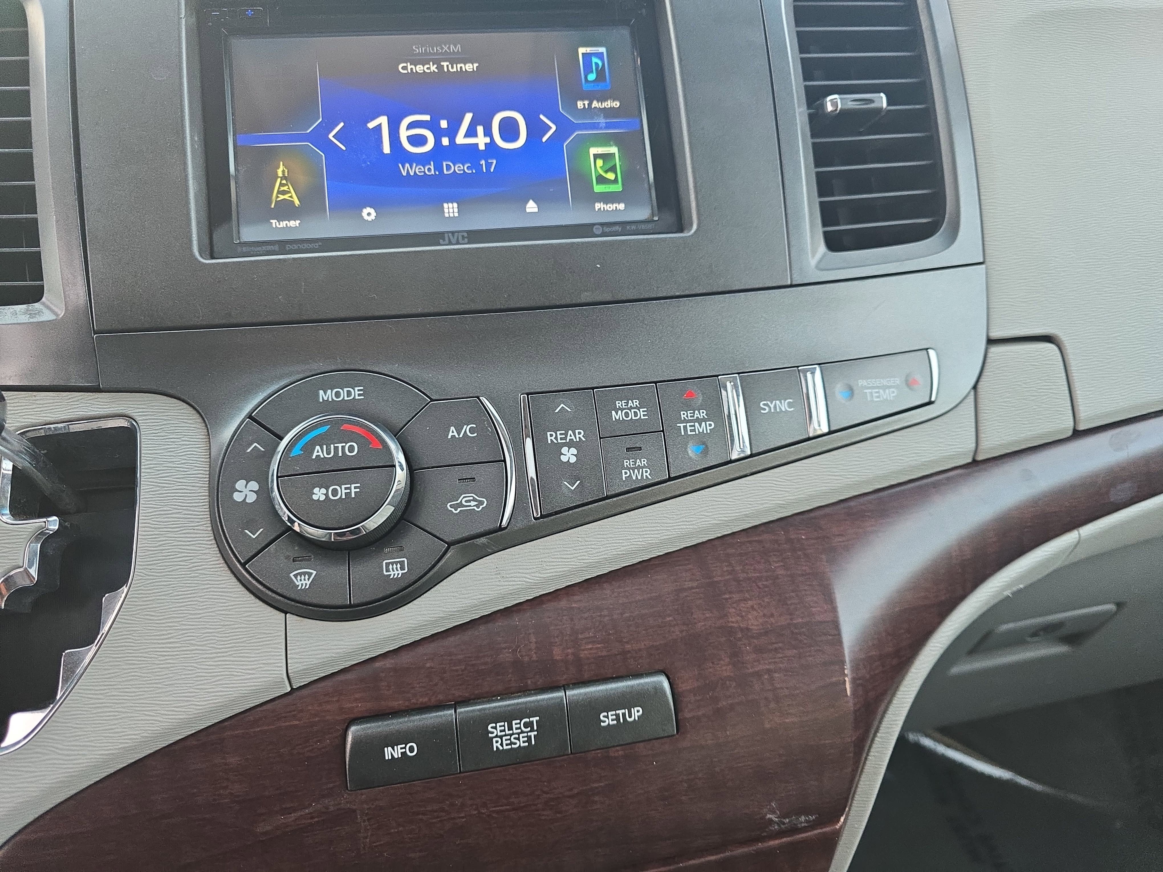 2011 Toyota Sienna XLE AAS