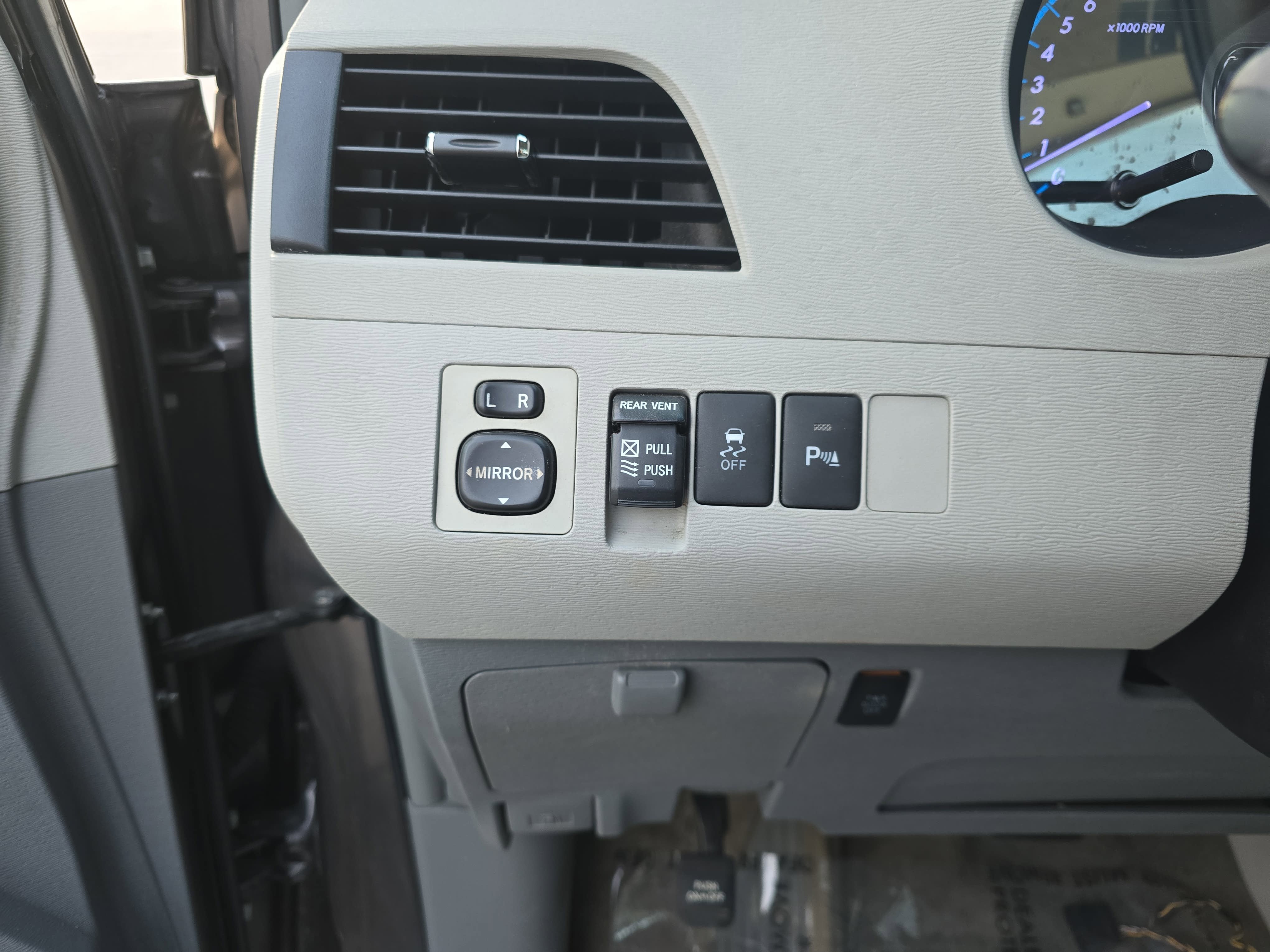 2011 Toyota Sienna XLE AAS