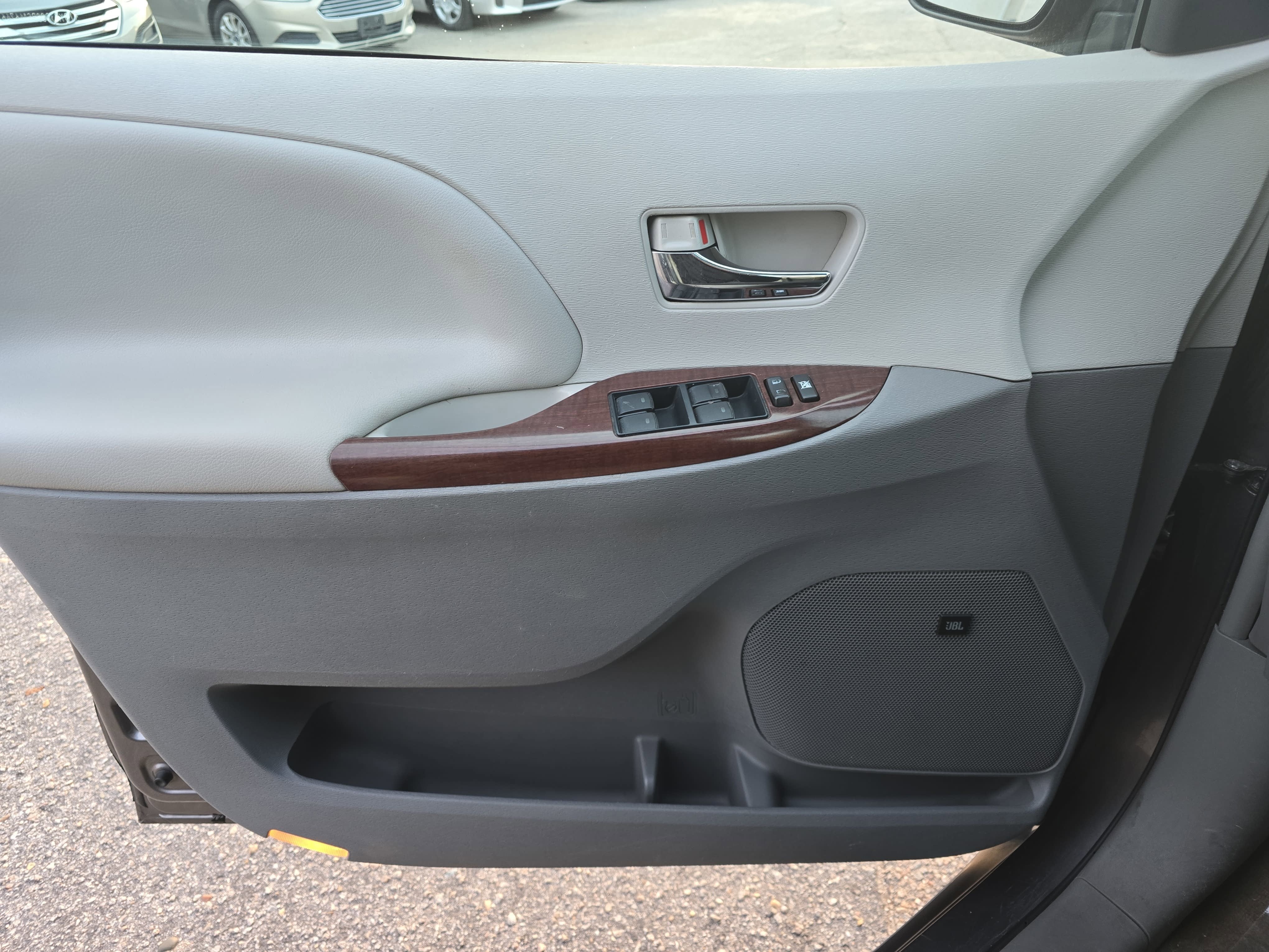 2011 Toyota Sienna XLE AAS