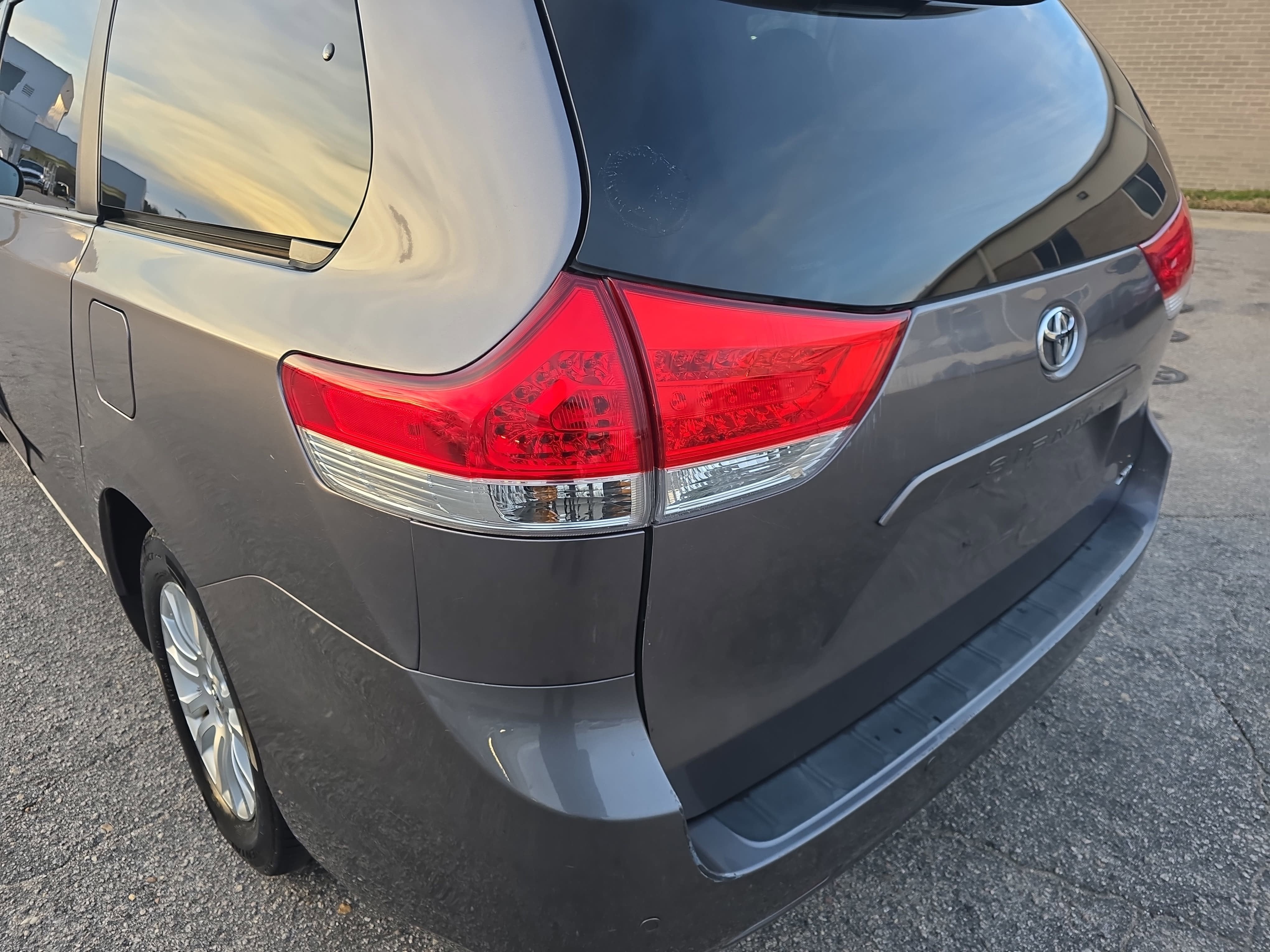 2011 Toyota Sienna XLE AAS
