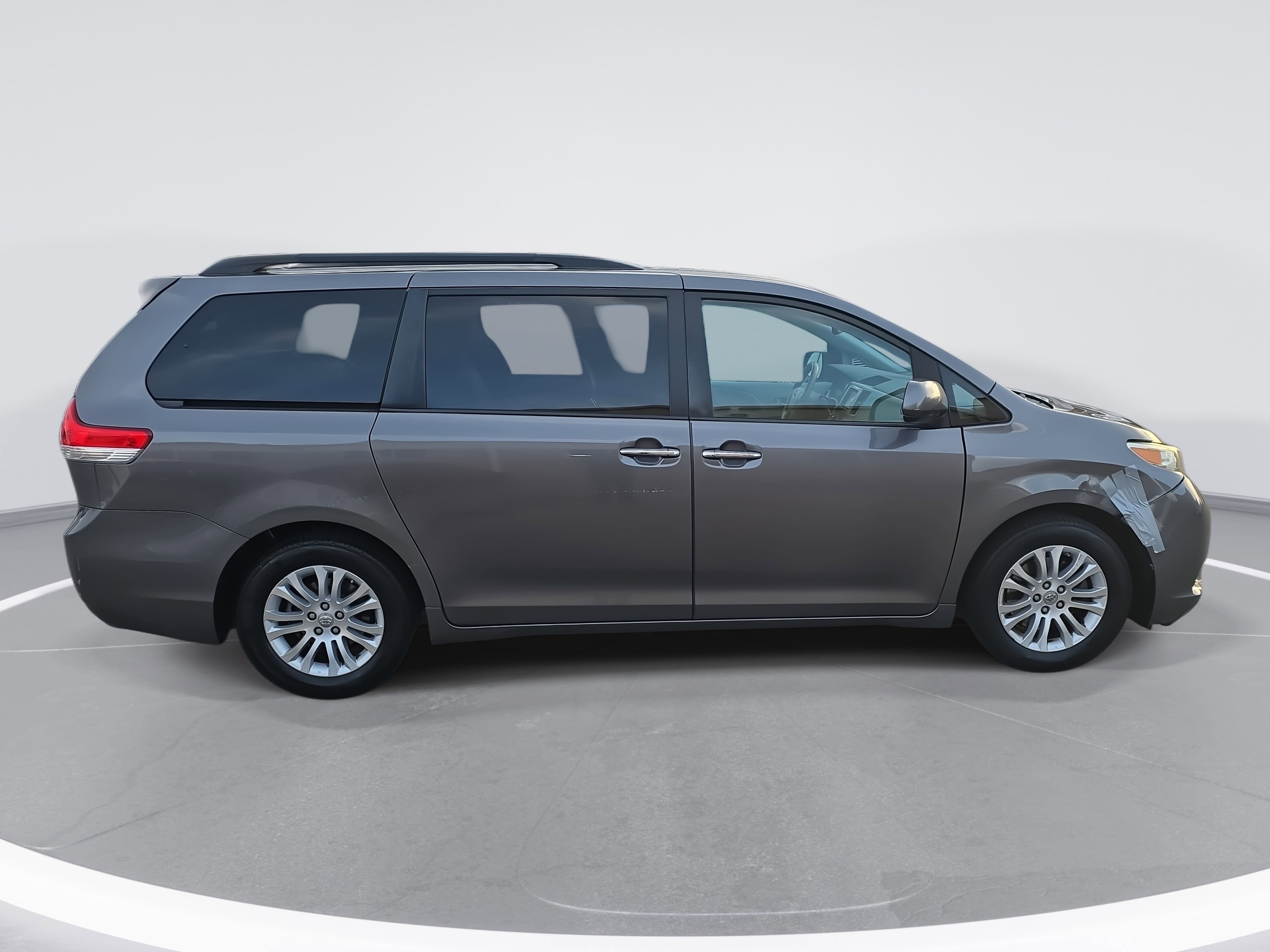2011 Toyota Sienna XLE AAS